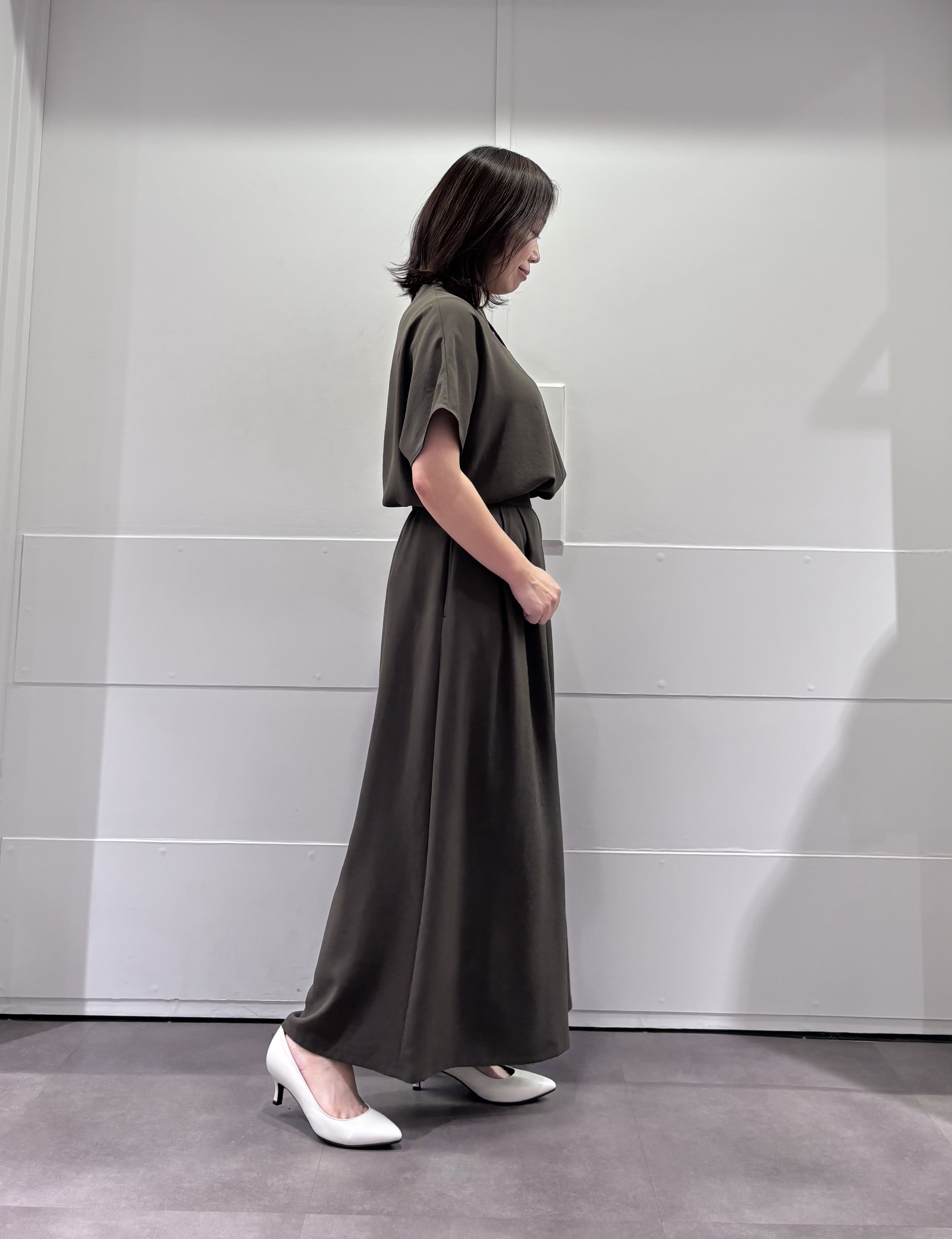 TOKOさんの「UNTITLED｜【UV/接触冷感/セットアップ可】リラクシーキーVネックブラウス」を使ったコーディネート