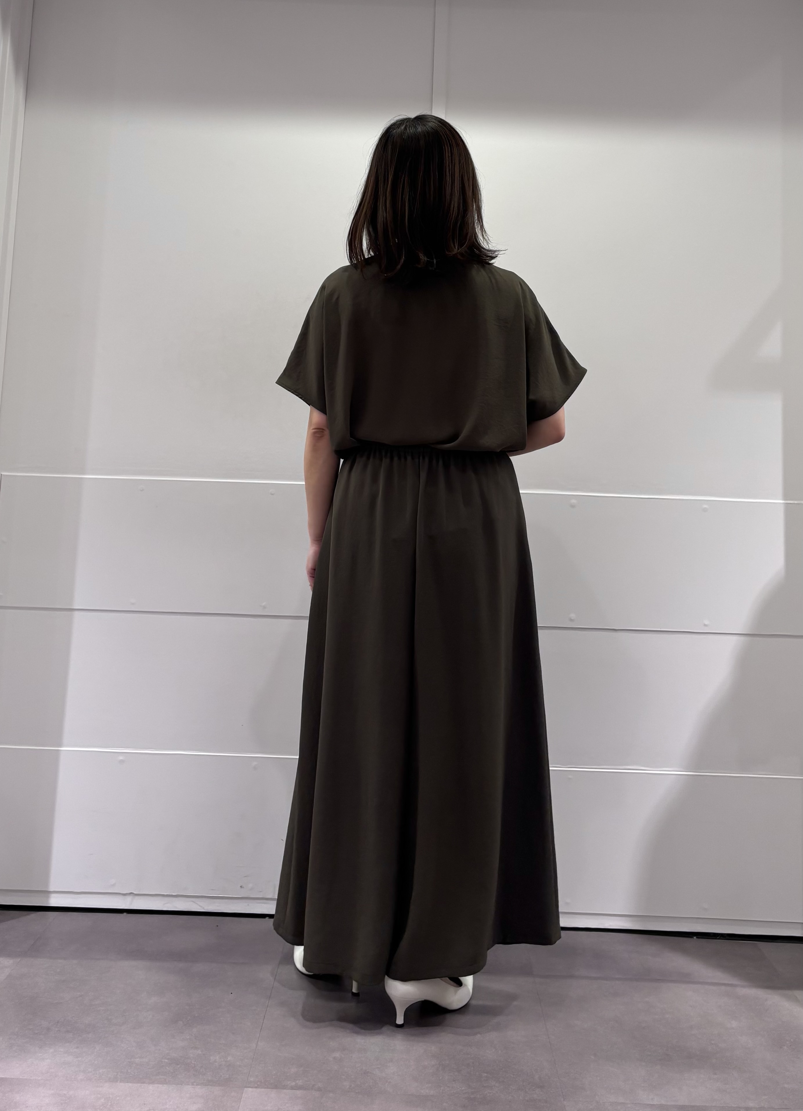 TOKOさんの「UNTITLED｜【UV/接触冷感/セットアップ可】リラクシーキーVネックブラウス」を使ったコーディネート