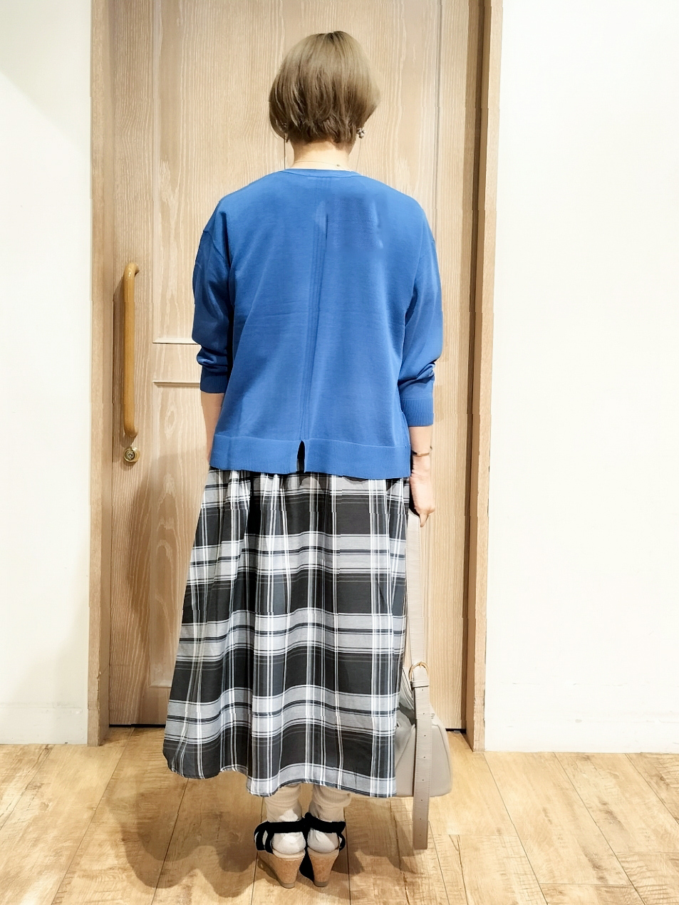 YUKIさんの「SHOO･LA･RUE｜【ひんやり/洗濯機可/S-LL】オンにもオフにも マルチに使えるボタンレスカーディガン」を使ったコーディネート