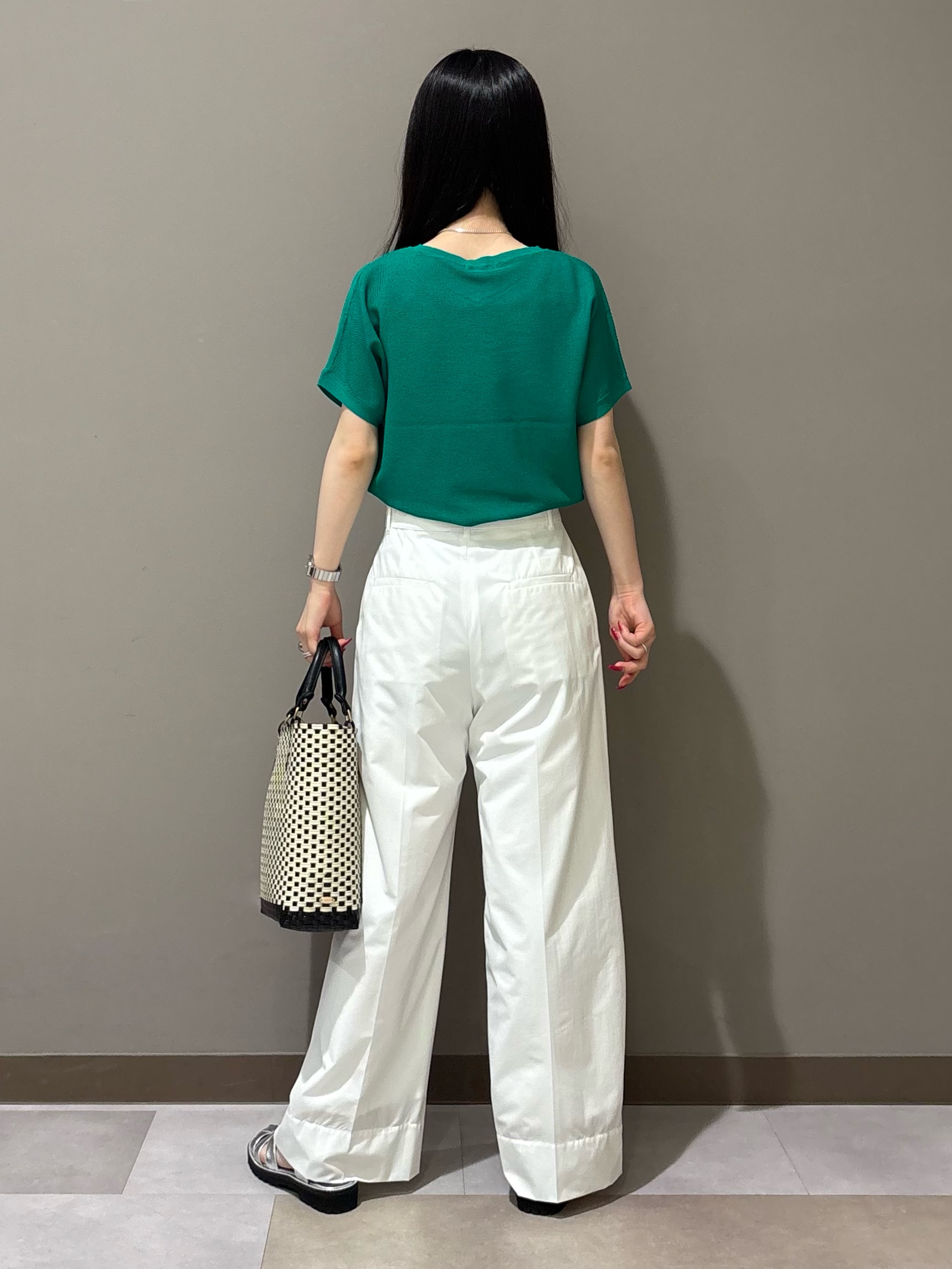 KEIKOさんの「INDIVI｜【洗える】ガーター編みVネックニットT」を使ったコーディネート