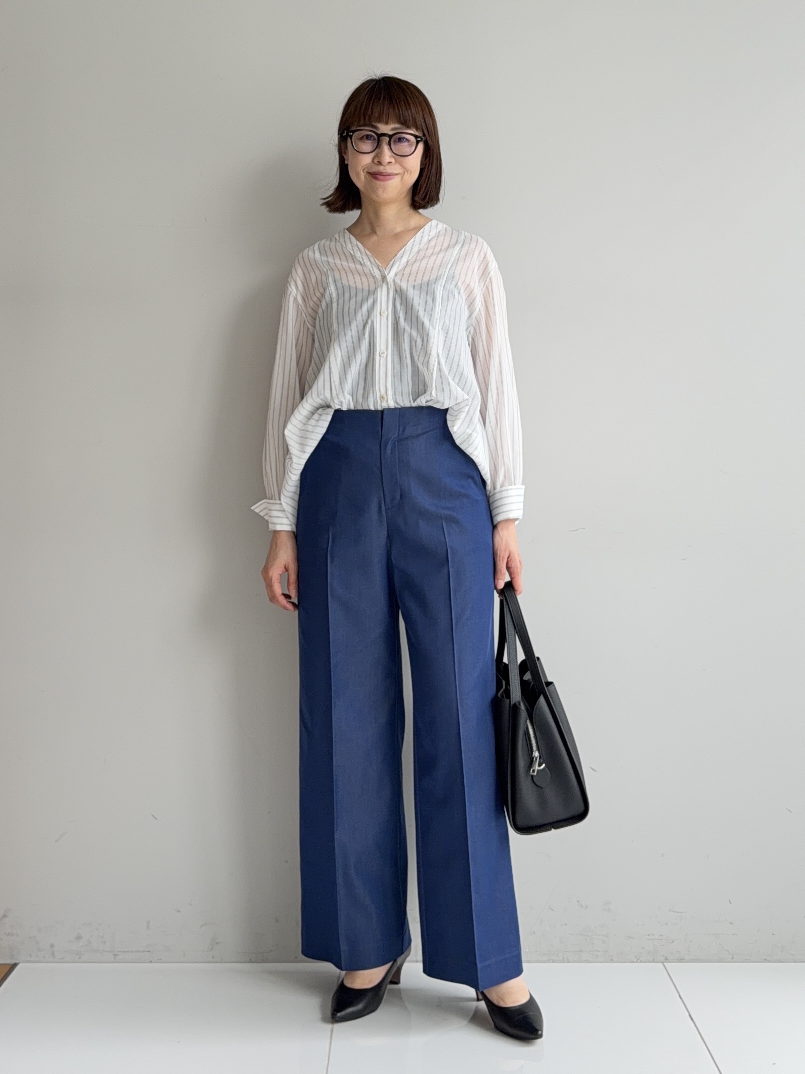 murayamaさんの「INDIVI｜【洗える／軽やか】無地＆ストライプ柄 切替タックブラウス」を使ったコーディネート