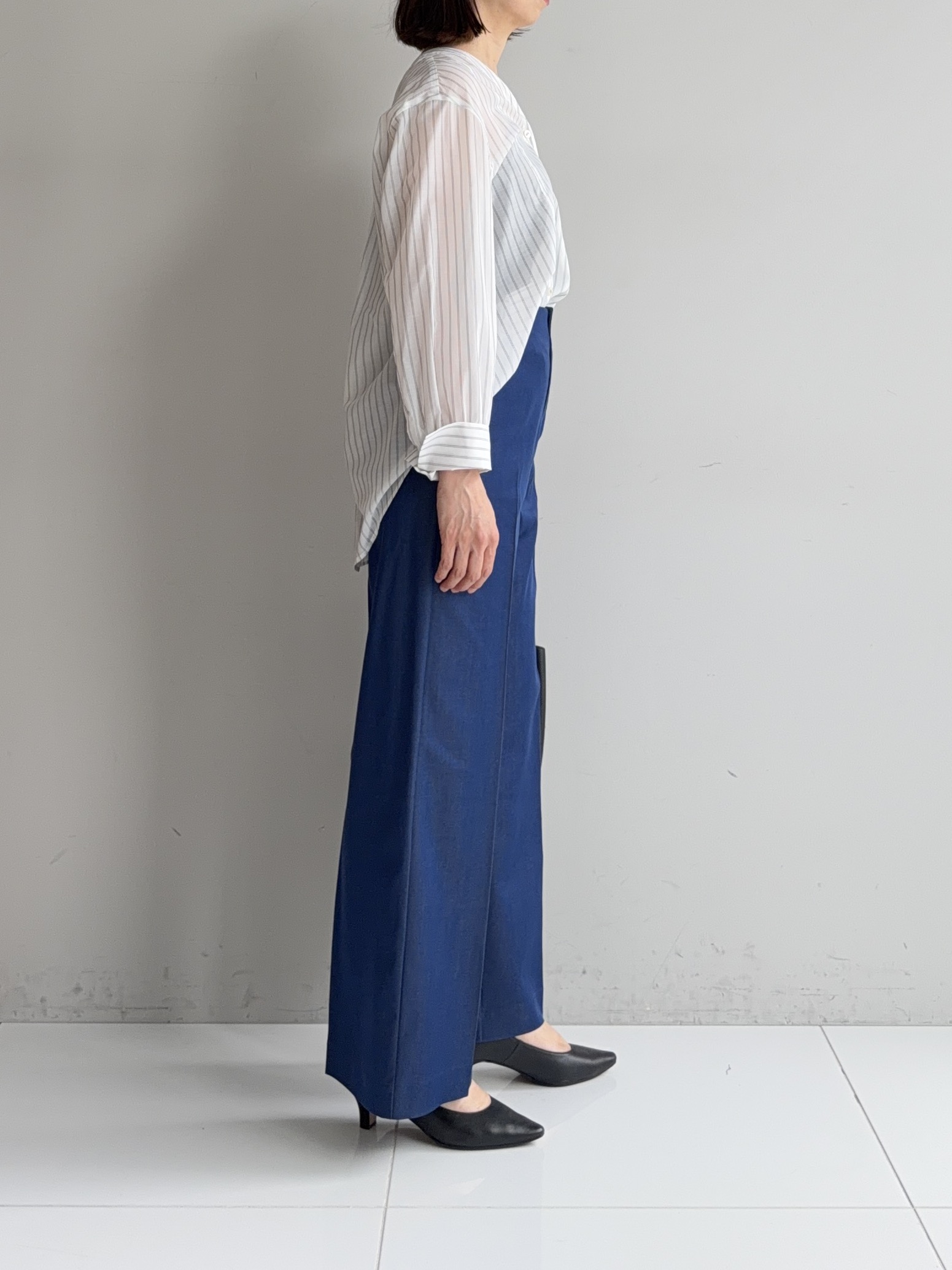 murayamaさんの「INDIVI｜【洗える／軽やか】無地＆ストライプ柄 切替タックブラウス」を使ったコーディネート