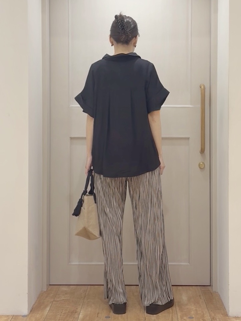 tamuさんの「SHOO･LA･RUE｜【ひんやり/S-LL/洗濯機可】インせず着られる 裾タック スキッパーシャツ」を使ったコーディネート