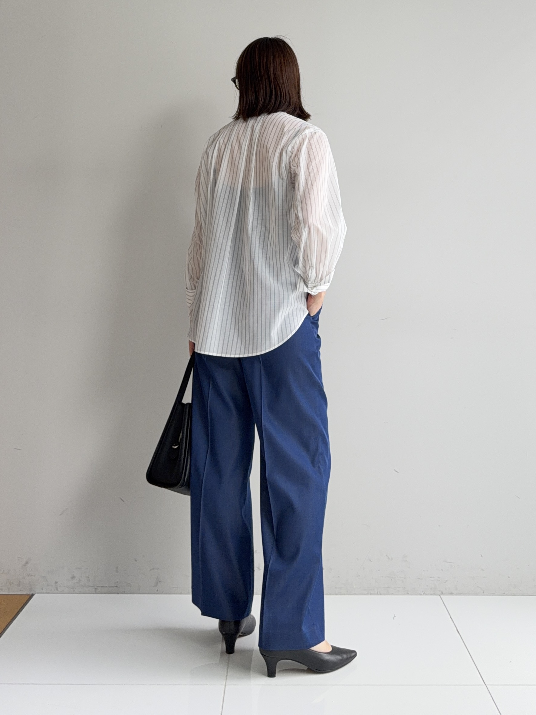 murayamaさんの「INDIVI｜【洗える／軽やか】無地＆ストライプ柄 切替タックブラウス」を使ったコーディネート