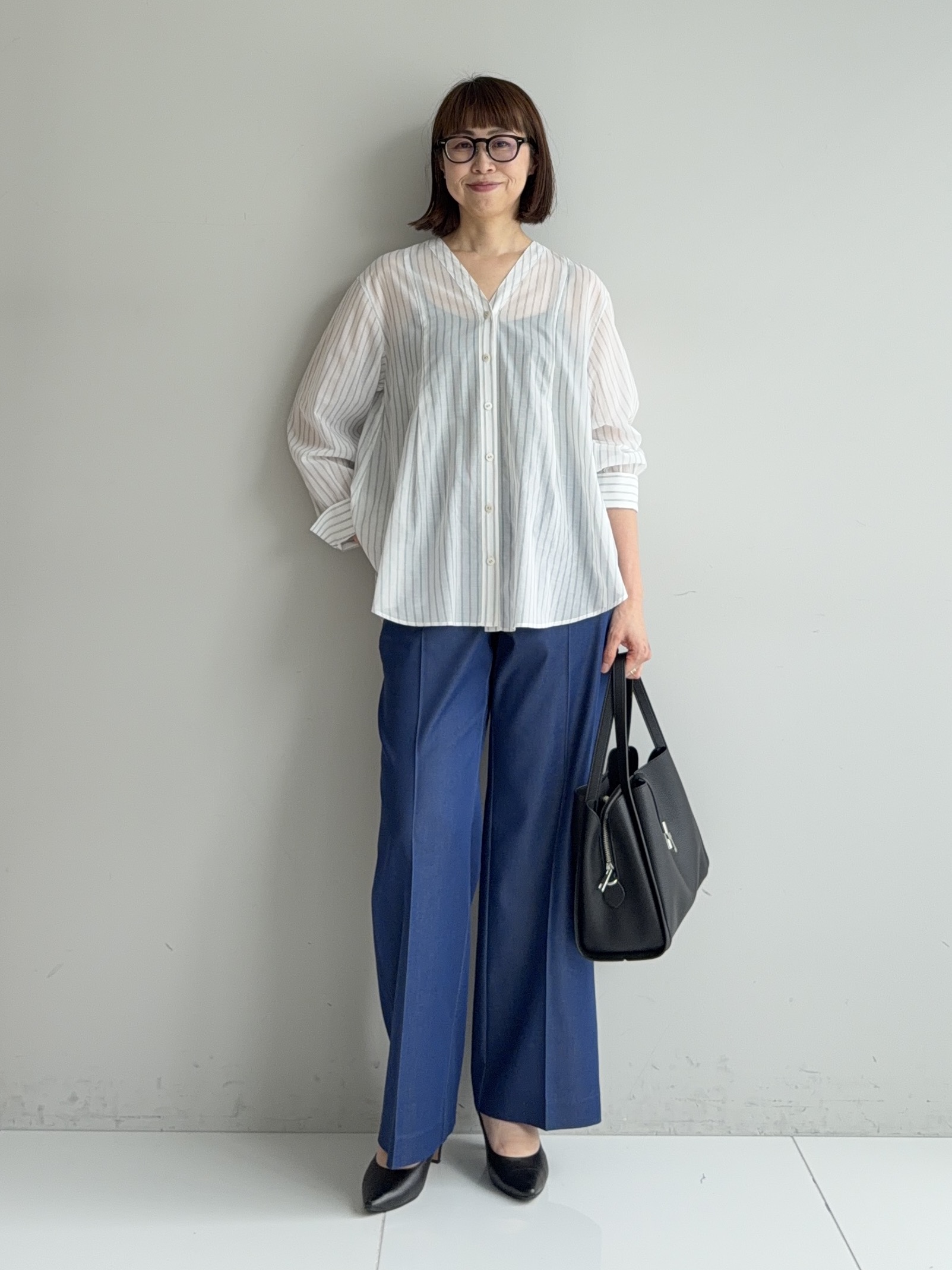 murayamaさんの「INDIVI｜【洗える／軽やか】無地＆ストライプ柄 切替タックブラウス」を使ったコーディネート