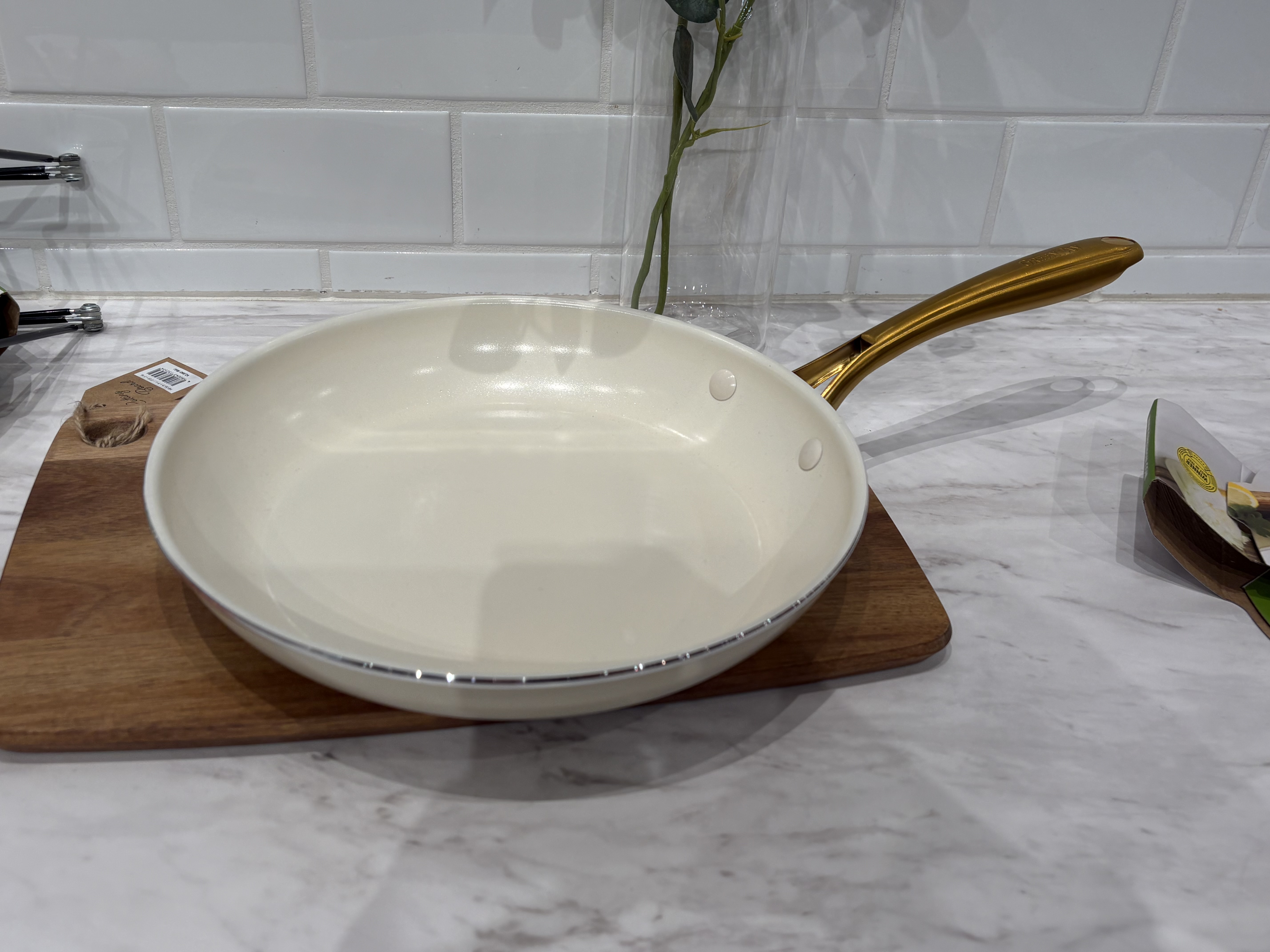 YUKOさんの「212 KITCHEN STORE｜ストゥディオ フライパン 26cm WH ＜GreenPan グリーンパン＞」を使ったコーディネート