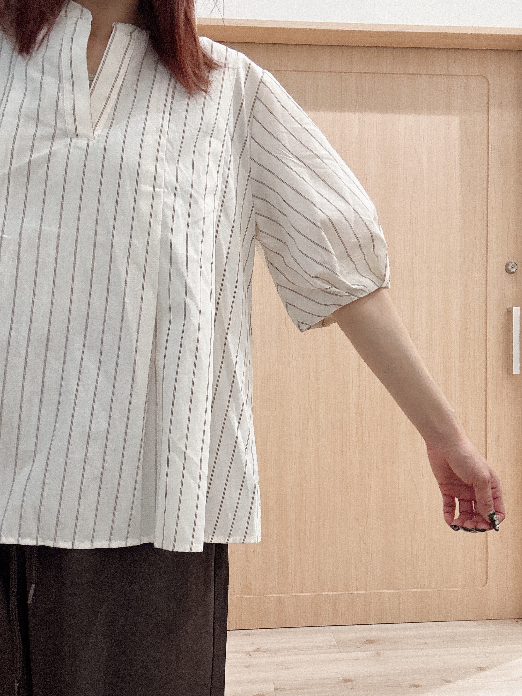 モカさんの「SHOO･LA･RUE｜【高レビュー/洗濯後しわになりにくい/インせず着られる】自然に体型カバー 麻調ペプラムブラウス」を使ったコーディネート