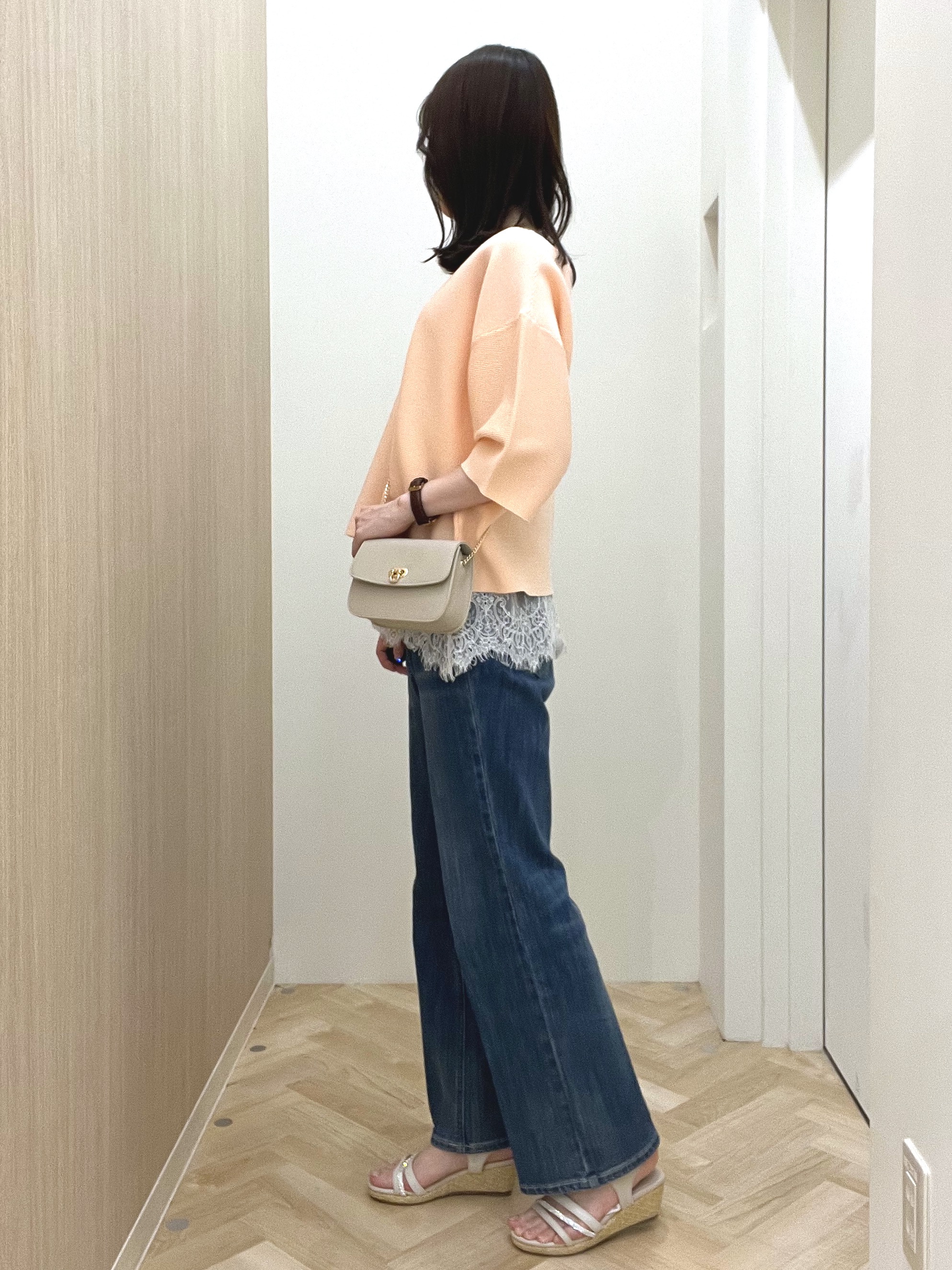  おまつさんの「grove｜【貴島明日香さん着用／洗濯機OK】レイヤードにもおすすめ、軽やかクロップドニット」を使ったコーディネート
