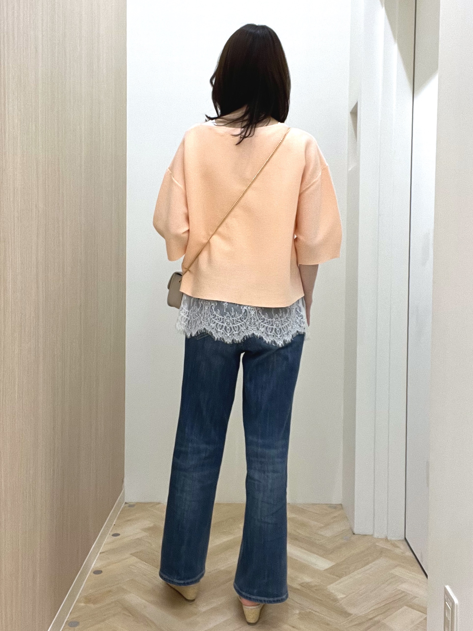  おまつさんの「grove｜【貴島明日香さん着用／洗濯機OK】レイヤードにもおすすめ、軽やかクロップドニット」を使ったコーディネート
