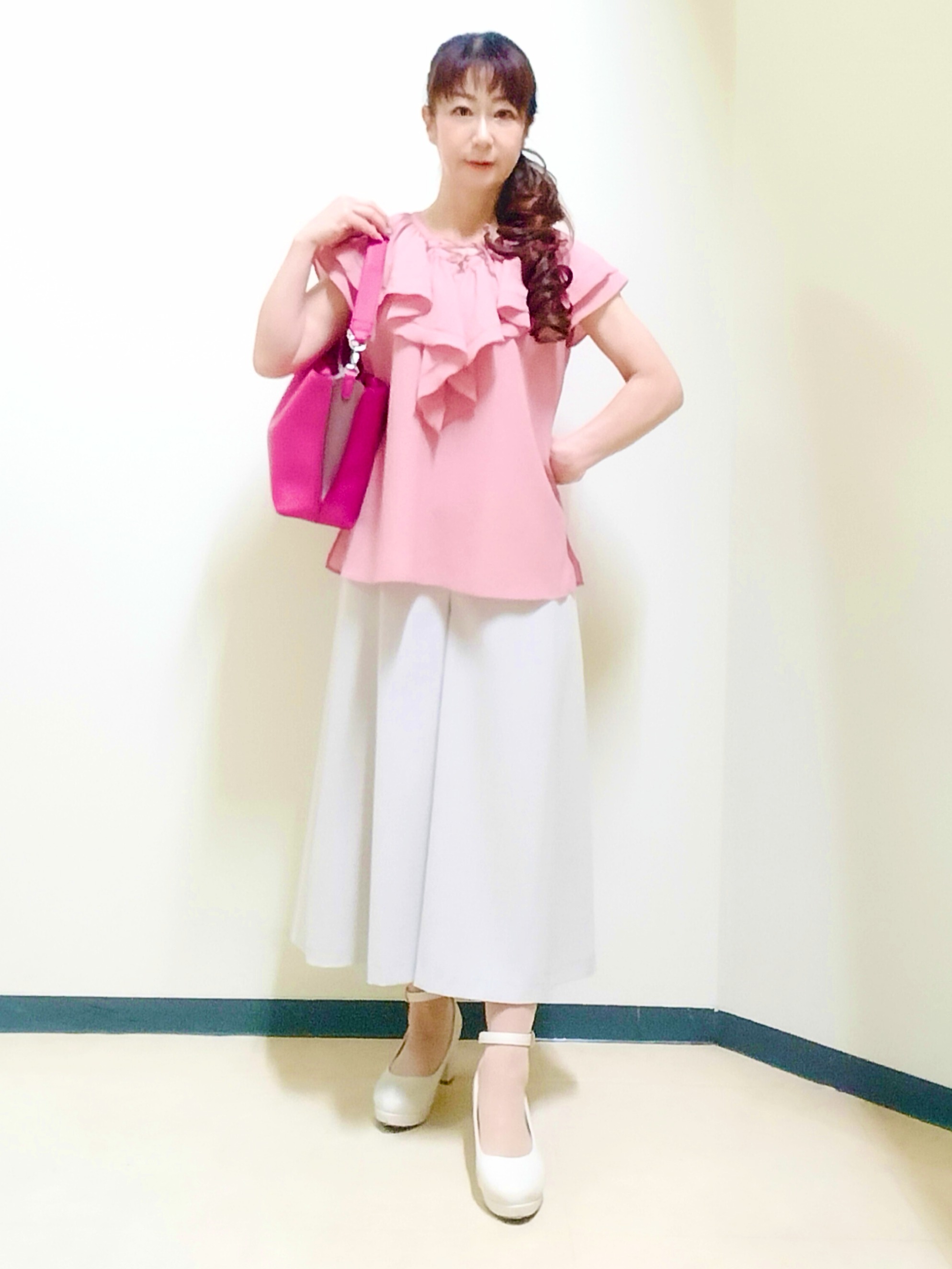 花さんの「Reflect｜【通気性あり／涼しい／マシンウォッシャブル】フリルブラウス」を使ったコーディネート