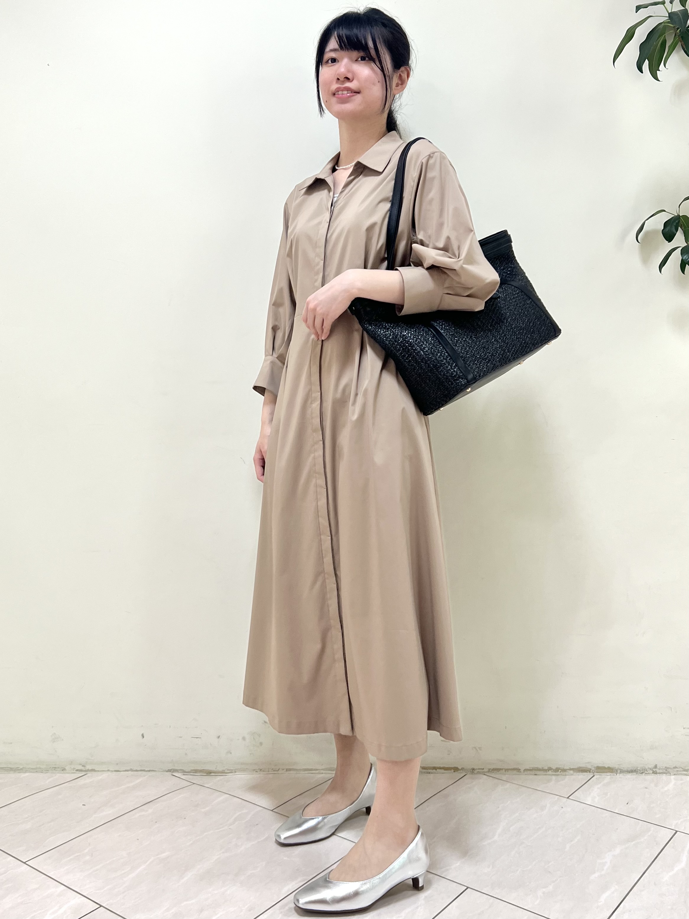 yanaさんの「Reflect｜タイプライターシャツロングワンピース」を使ったコーディネート