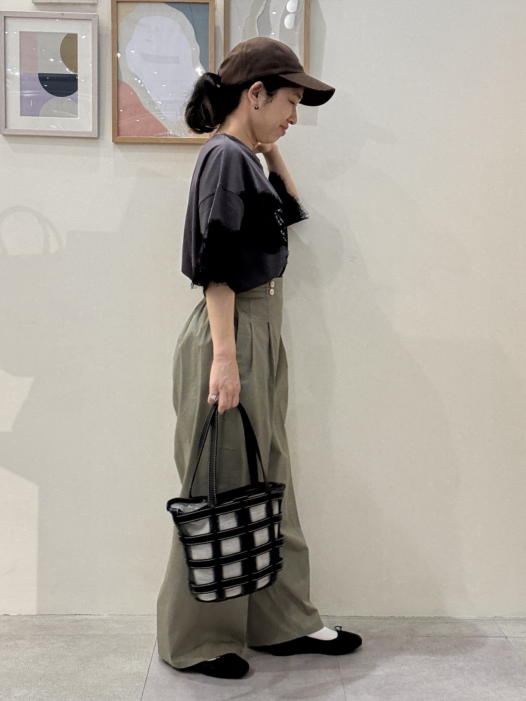 たけぴさんの「SHOO･LA･RUE｜【ひんやり/洗濯機可】レースデザインでこなれ見え ロゴプリントTシャツ」を使ったコーディネート