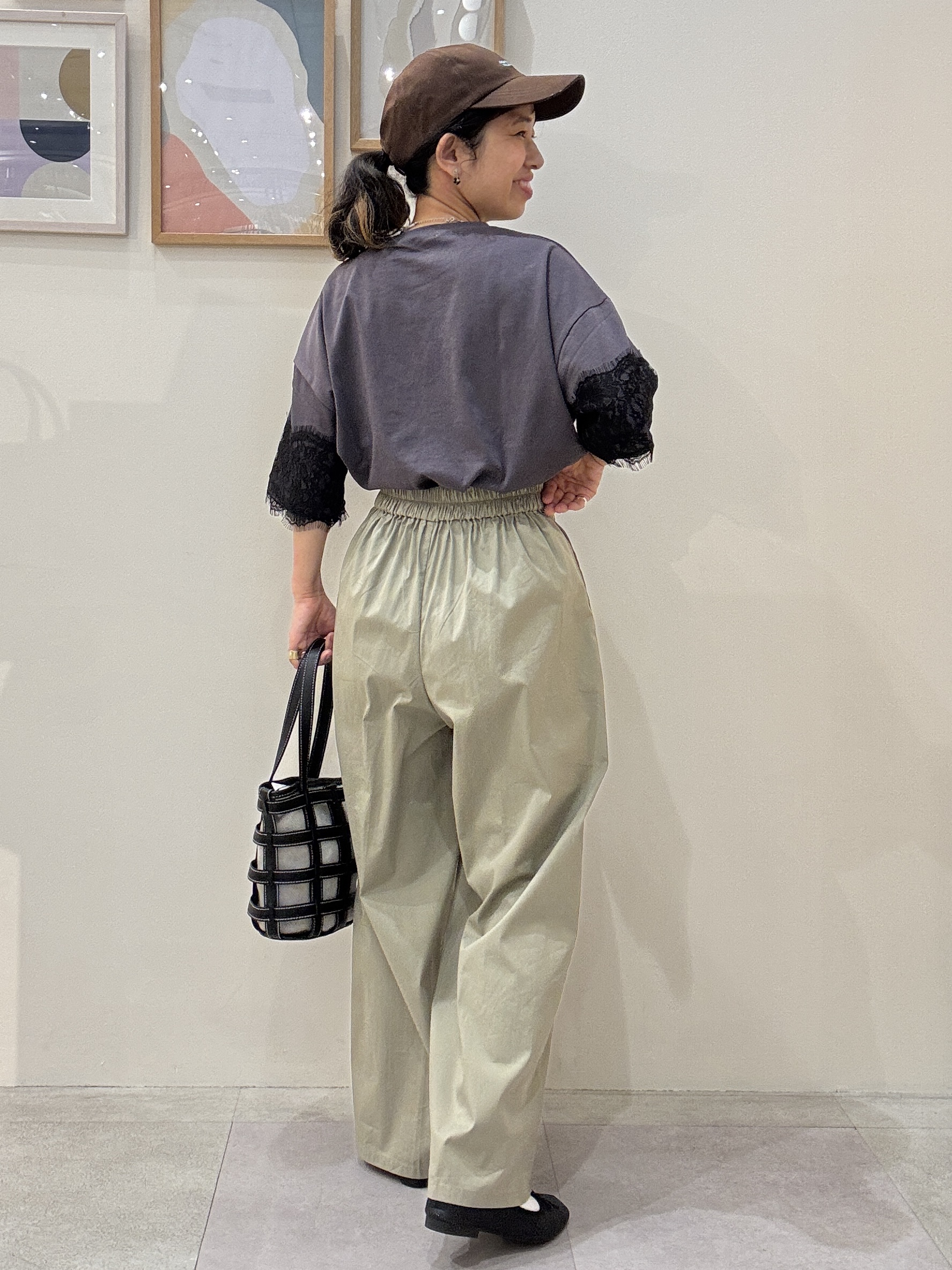 たけぴさんの「SHOO･LA･RUE｜【ひんやり/洗濯機可】レースデザインでこなれ見え ロゴプリントTシャツ」を使ったコーディネート