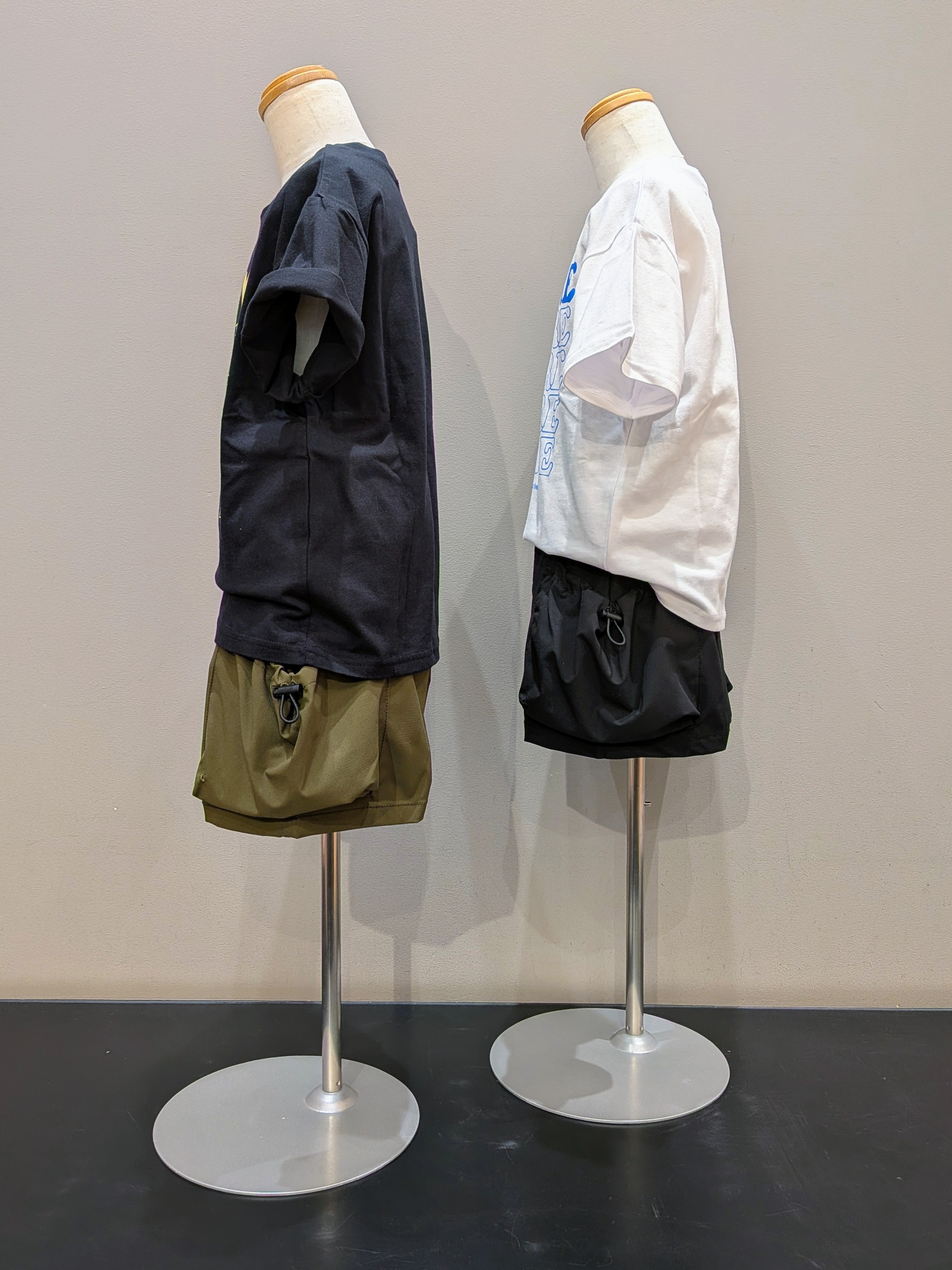 vacheさんの「SHOO･LA･RUE｜【100-150cm】プリントロゴTシャツ」を使ったコーディネート