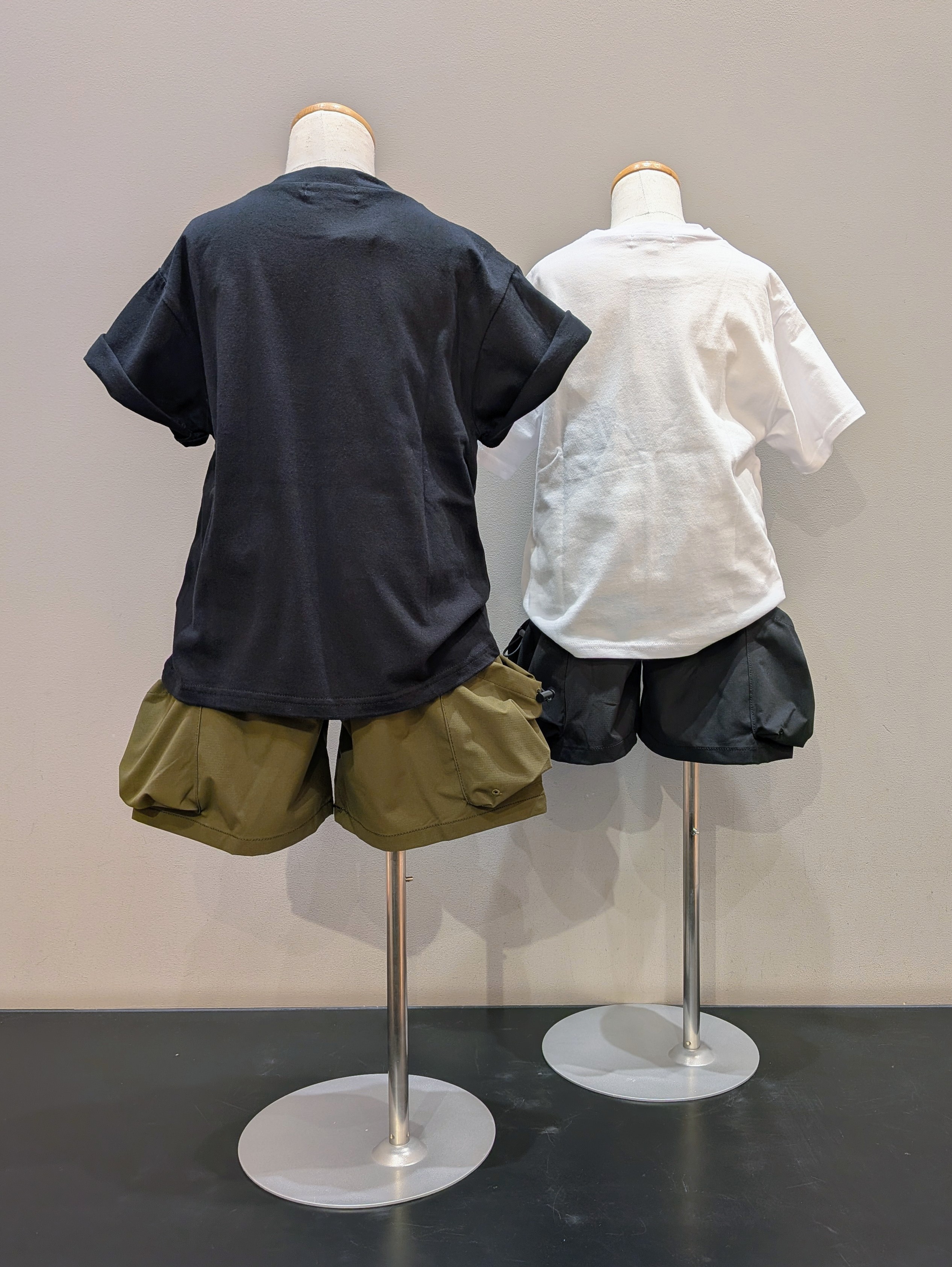 vacheさんの「SHOO･LA･RUE｜【100-150cm】プリントロゴTシャツ」を使ったコーディネート