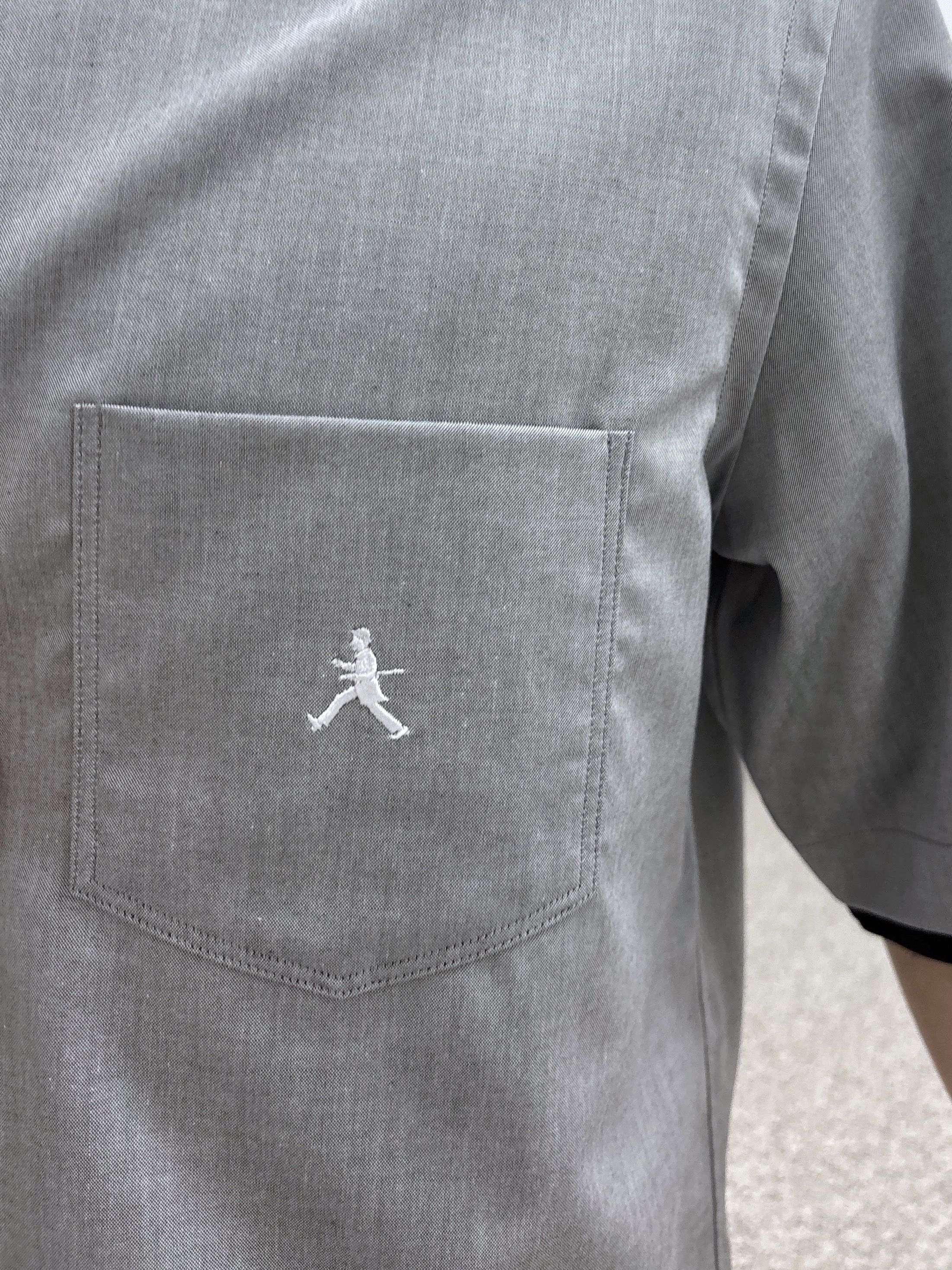 KEIさんの「TAKEO KIKUCHI｜【BOWLER HAT LABEL】ボーラーハットウォーカー刺繍 半袖ボタンダウンシャツ」を使ったコーディネート