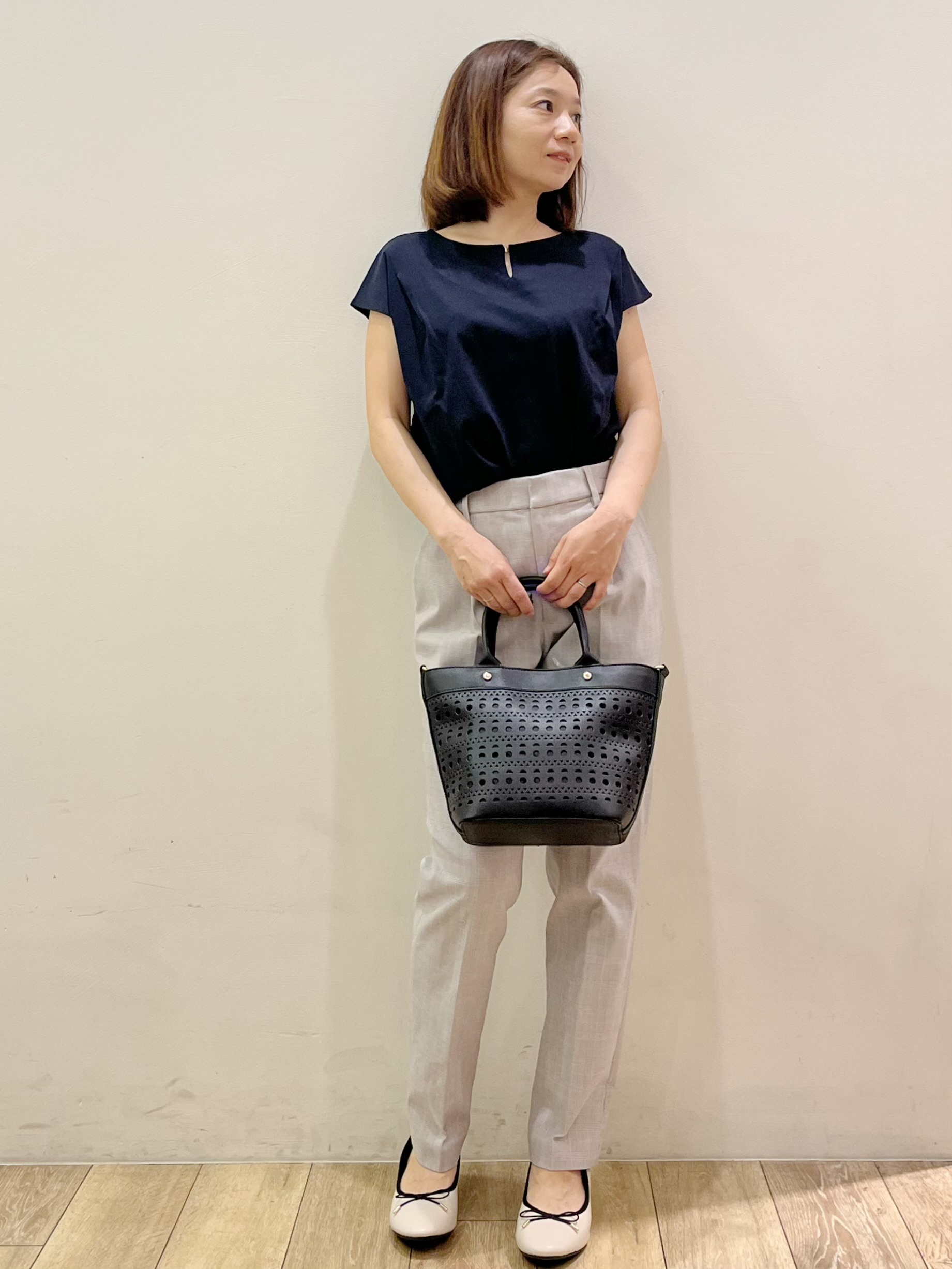 kcさんの「OPAQUE.CLIP｜【接触冷感】ビジューキーネックフレンチトップス《UVケア／洗濯機OK／XS～3L／8col》」を使ったコーディネート
