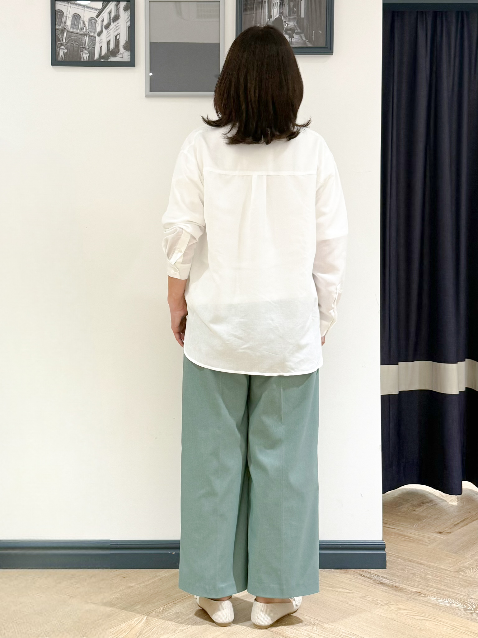 Lilyさんの「grove｜【洗濯機OK・ひんやり】朝晩の気温差に◎軽やかシアーシャツ」を使ったコーディネート