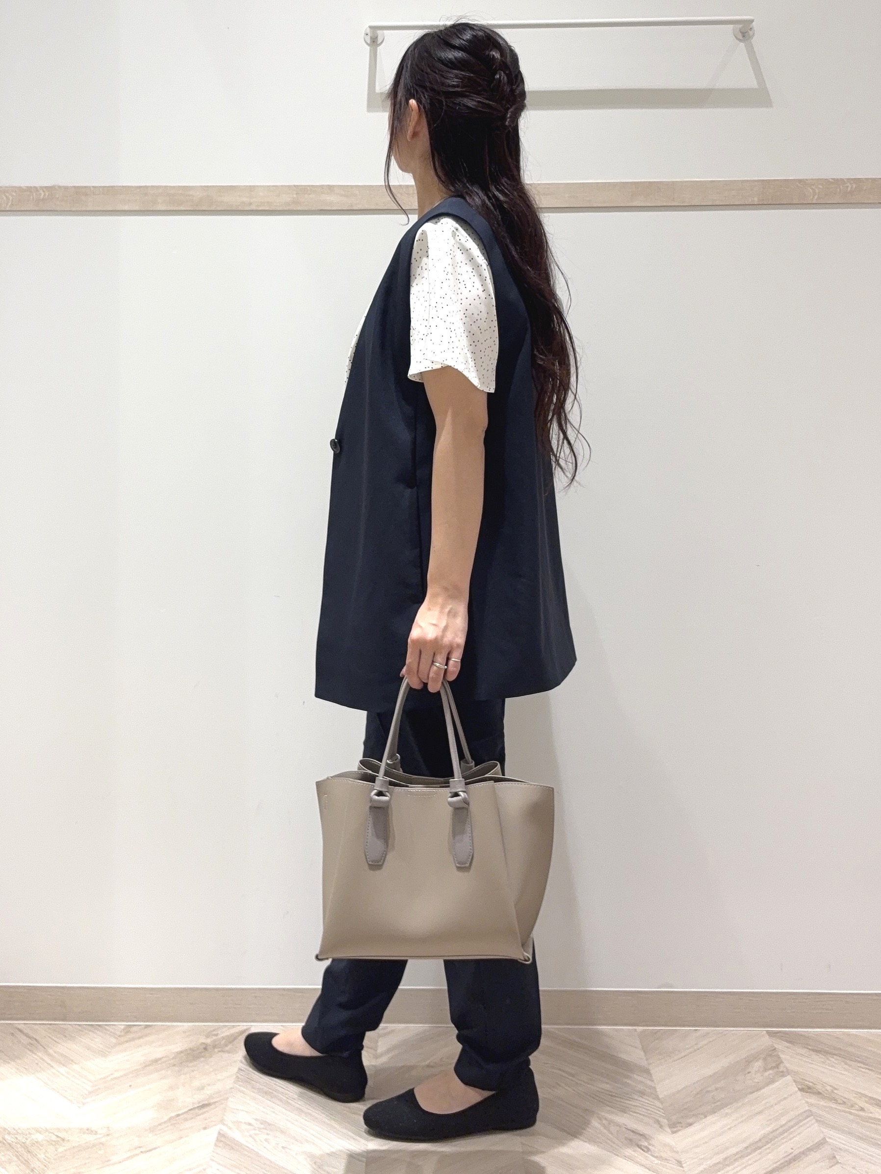nanaさんの「SHOO･LA･RUE｜【ひんやり/UV/セットアップ可】洗濯後しわになりにくい スキッパーブラウス」を使ったコーディネート