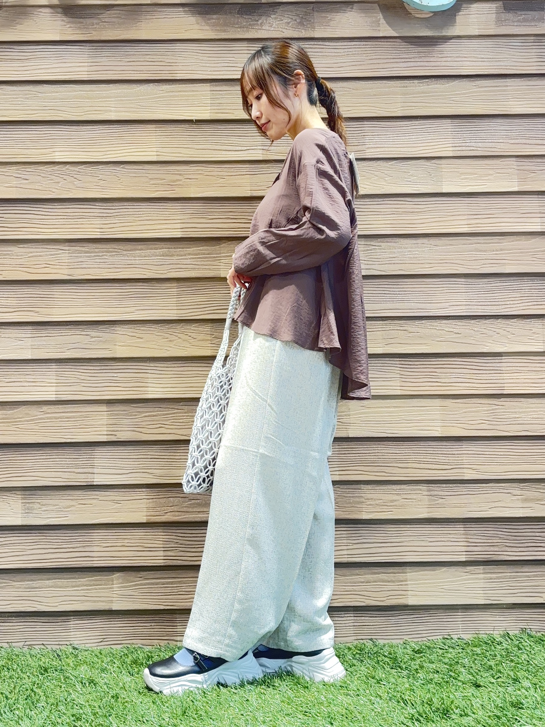 himiさんの「SHOO･LA･RUE｜【洗濯機可/S-LL】お顔周りすっきり 大人のシアーシャツカーディガン」を使ったコーディネート