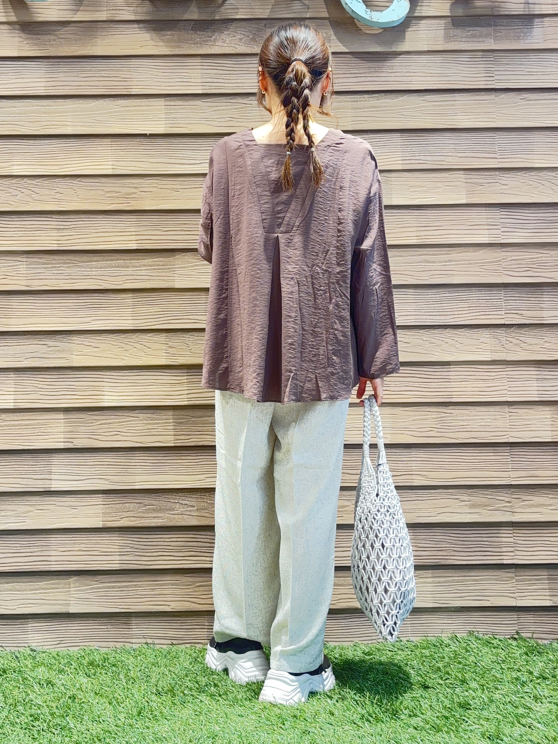 himiさんの「SHOO･LA･RUE｜【洗濯機可/S-LL】お顔周りすっきり 大人のシアーシャツカーディガン」を使ったコーディネート