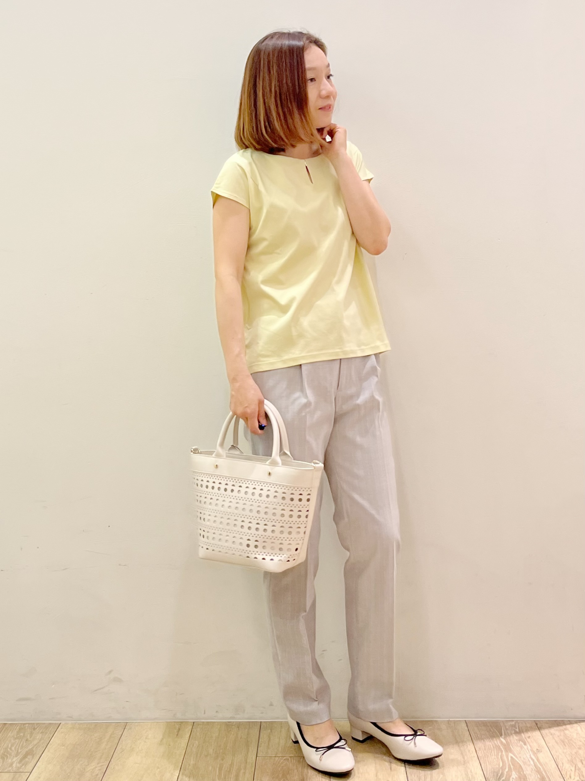 kcさんの「OPAQUE.CLIP｜【接触冷感】ビジューキーネックフレンチトップス《UVケア／洗濯機OK／XS～3L／8col》」を使ったコーディネート