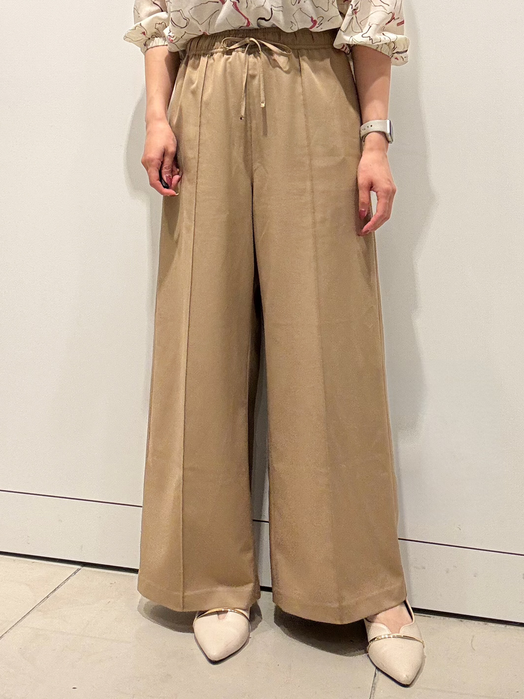 シオンさんの「COUP DE CHANCE｜【手洗い可/通勤服】シアーローン花柄ブラウス」を使ったコーディネート