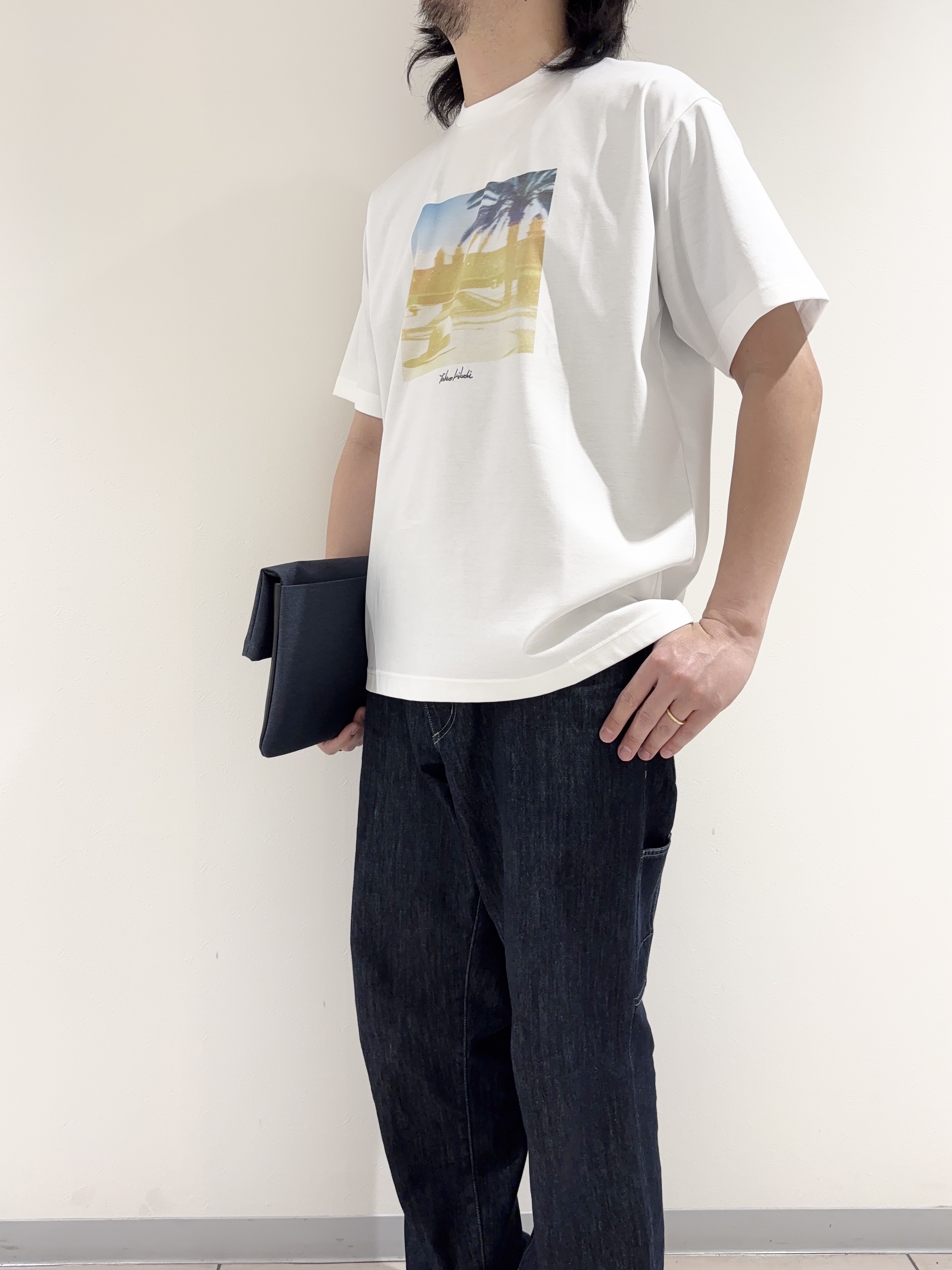 及川さんの「TAKEO KIKUCHI｜マラケシュ フォト Tシャツ」を使ったコーディネート