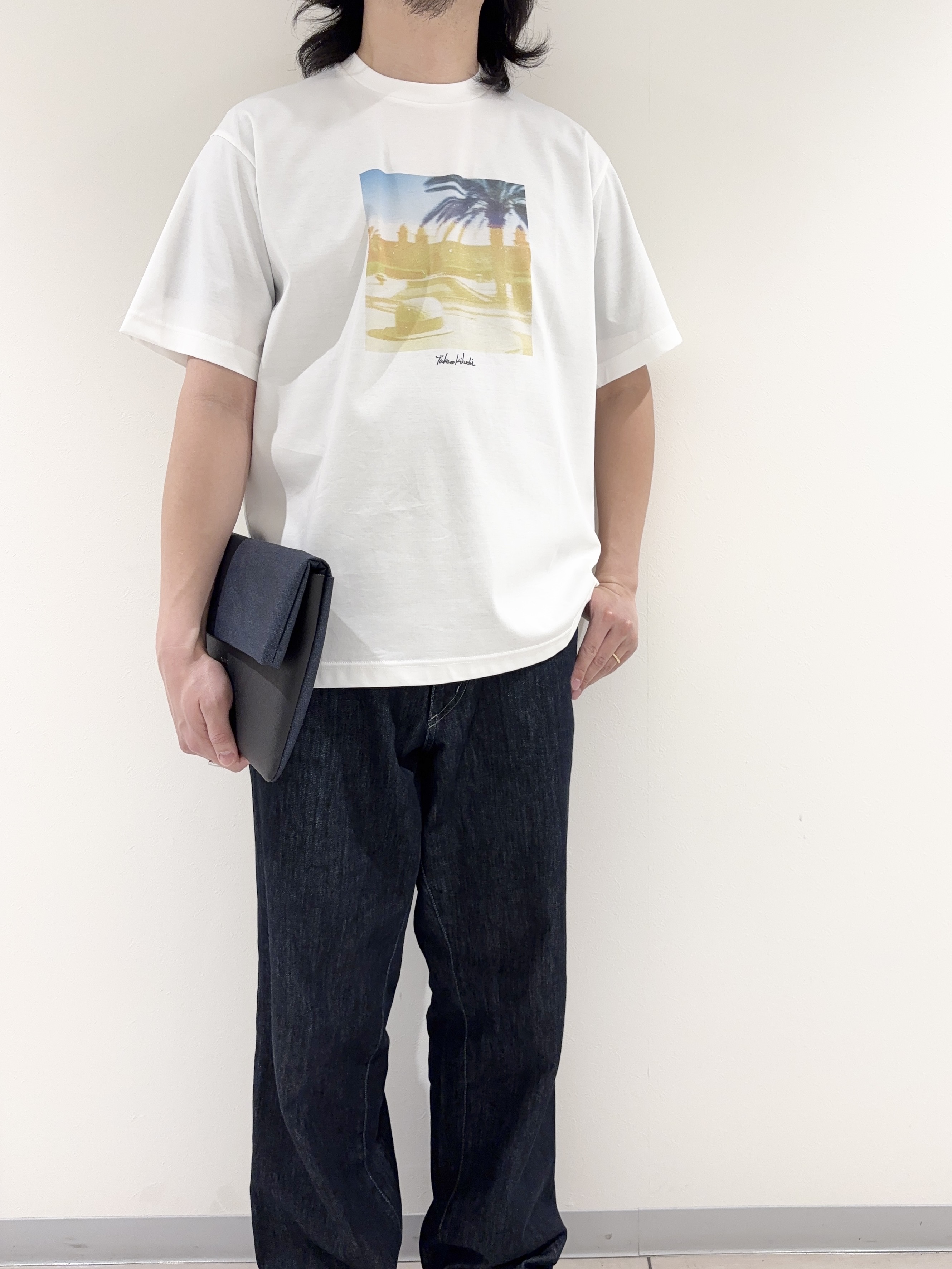 及川さんの「TAKEO KIKUCHI｜マラケシュ フォト Tシャツ」を使ったコーディネート