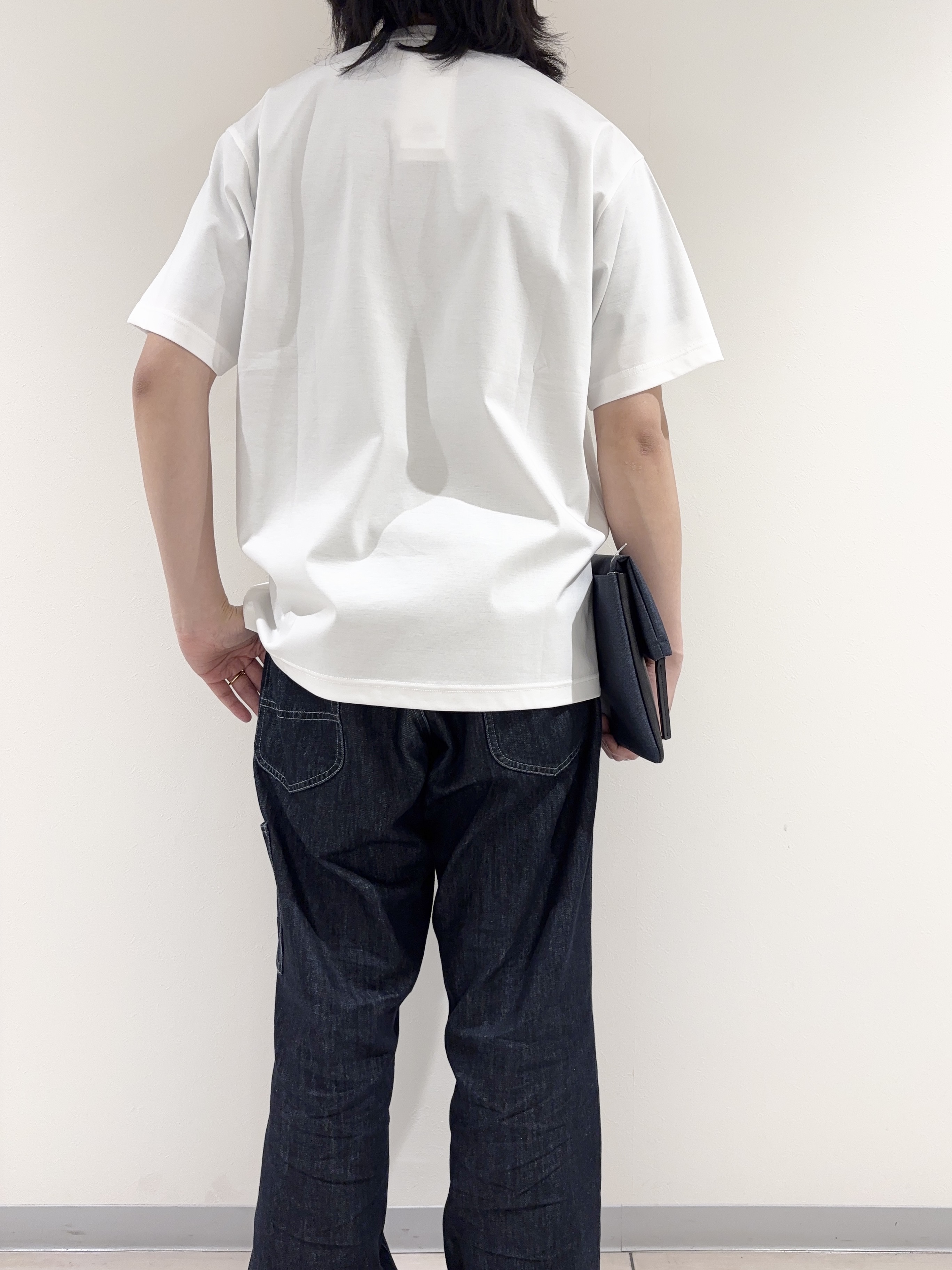 及川さんの「TAKEO KIKUCHI｜マラケシュ フォト Tシャツ」を使ったコーディネート