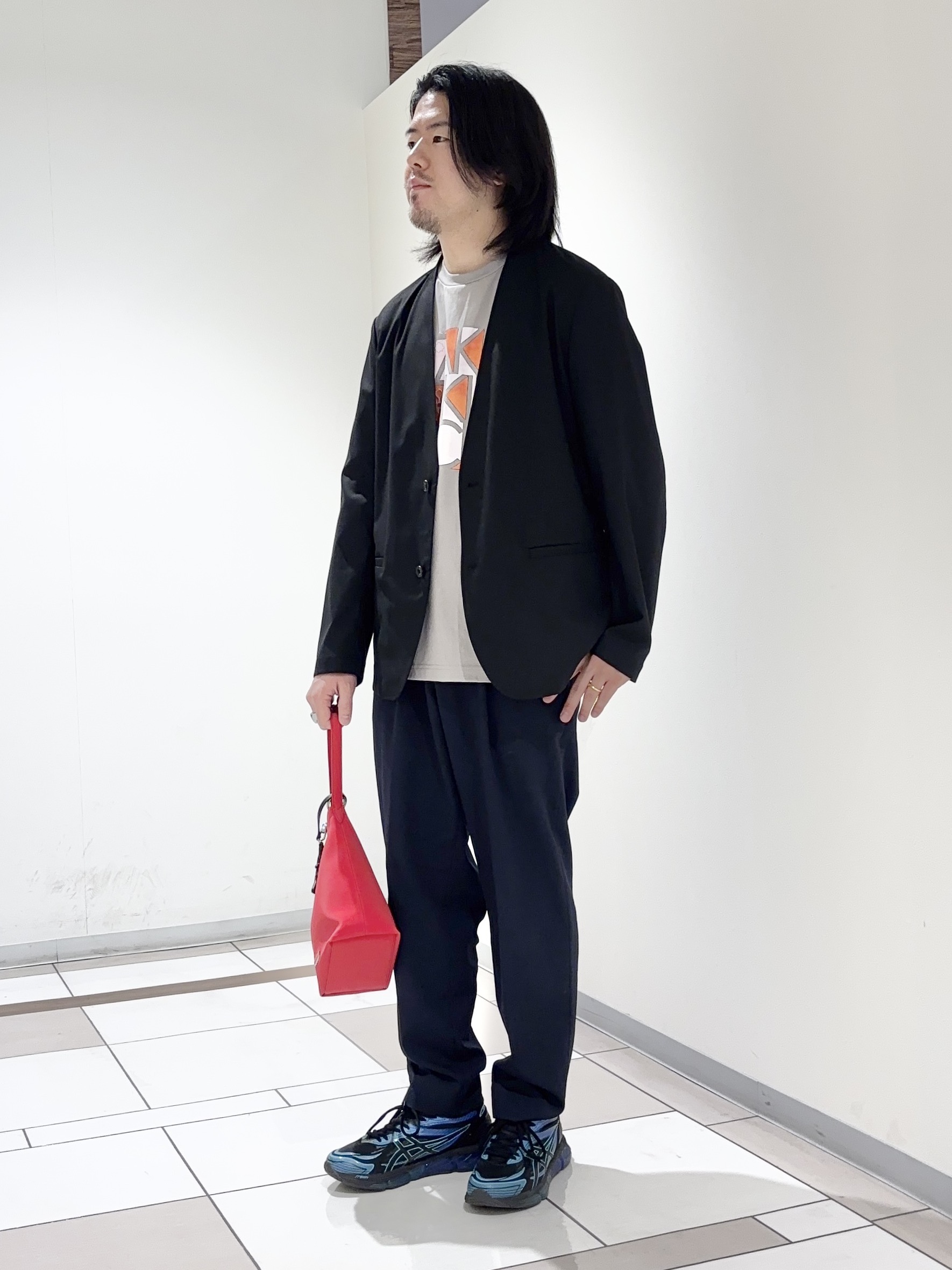 及川さんの「TAKEO KIKUCHI｜【ON／OFF兼用】CARREMANファブリック ノーカラージャケット」を使ったコーディネート