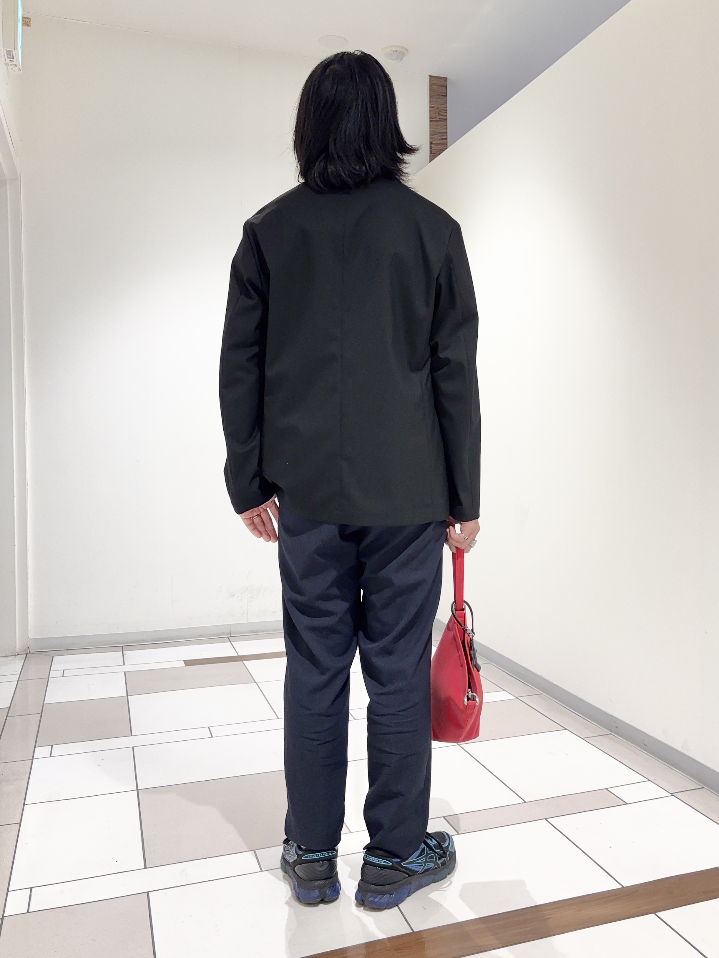 及川さんの「TAKEO KIKUCHI｜【ON／OFF兼用】CARREMANファブリック ノーカラージャケット」を使ったコーディネート