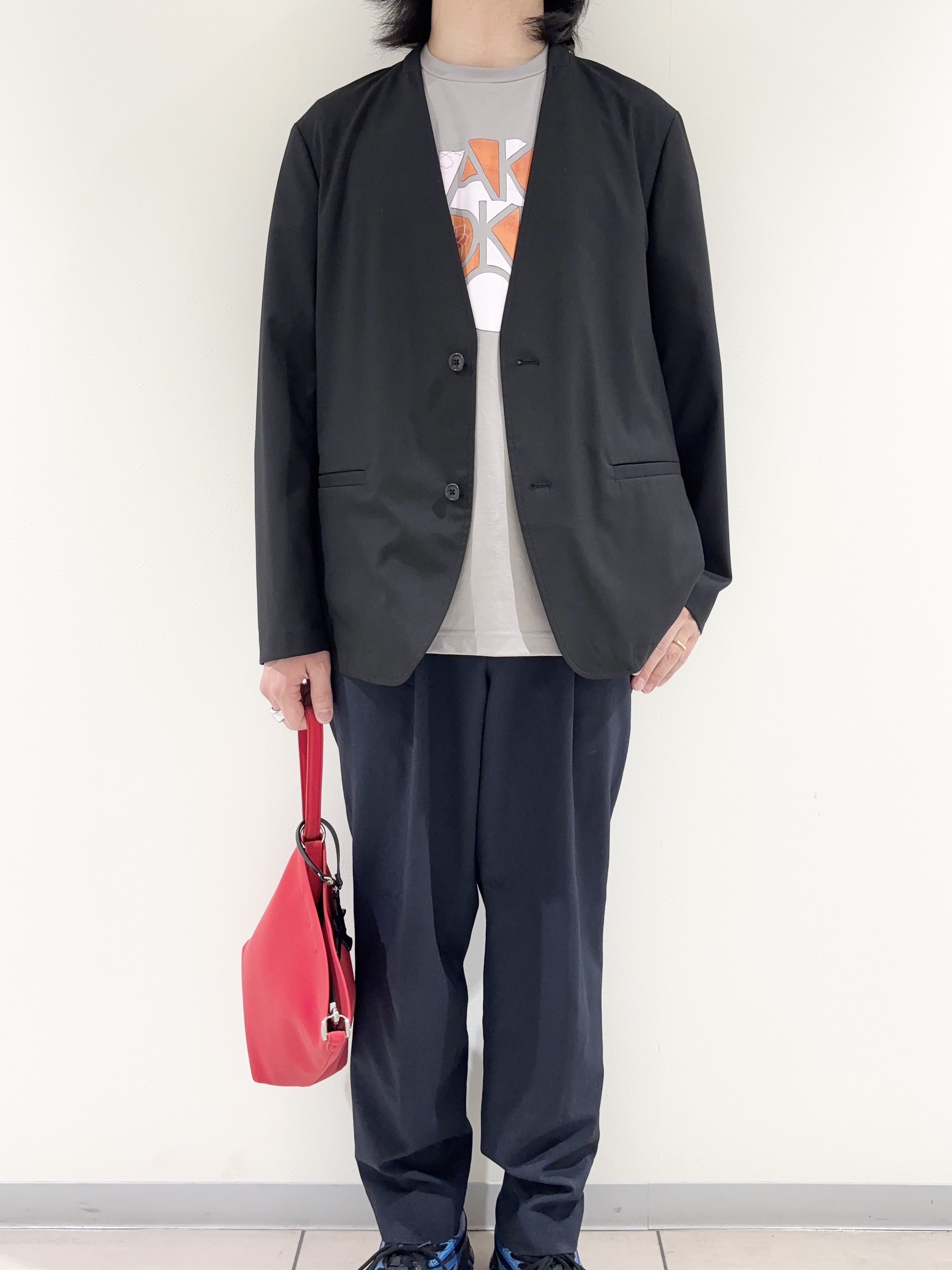 及川さんの「TAKEO KIKUCHI｜【ON／OFF兼用】CARREMANファブリック ノーカラージャケット」を使ったコーディネート