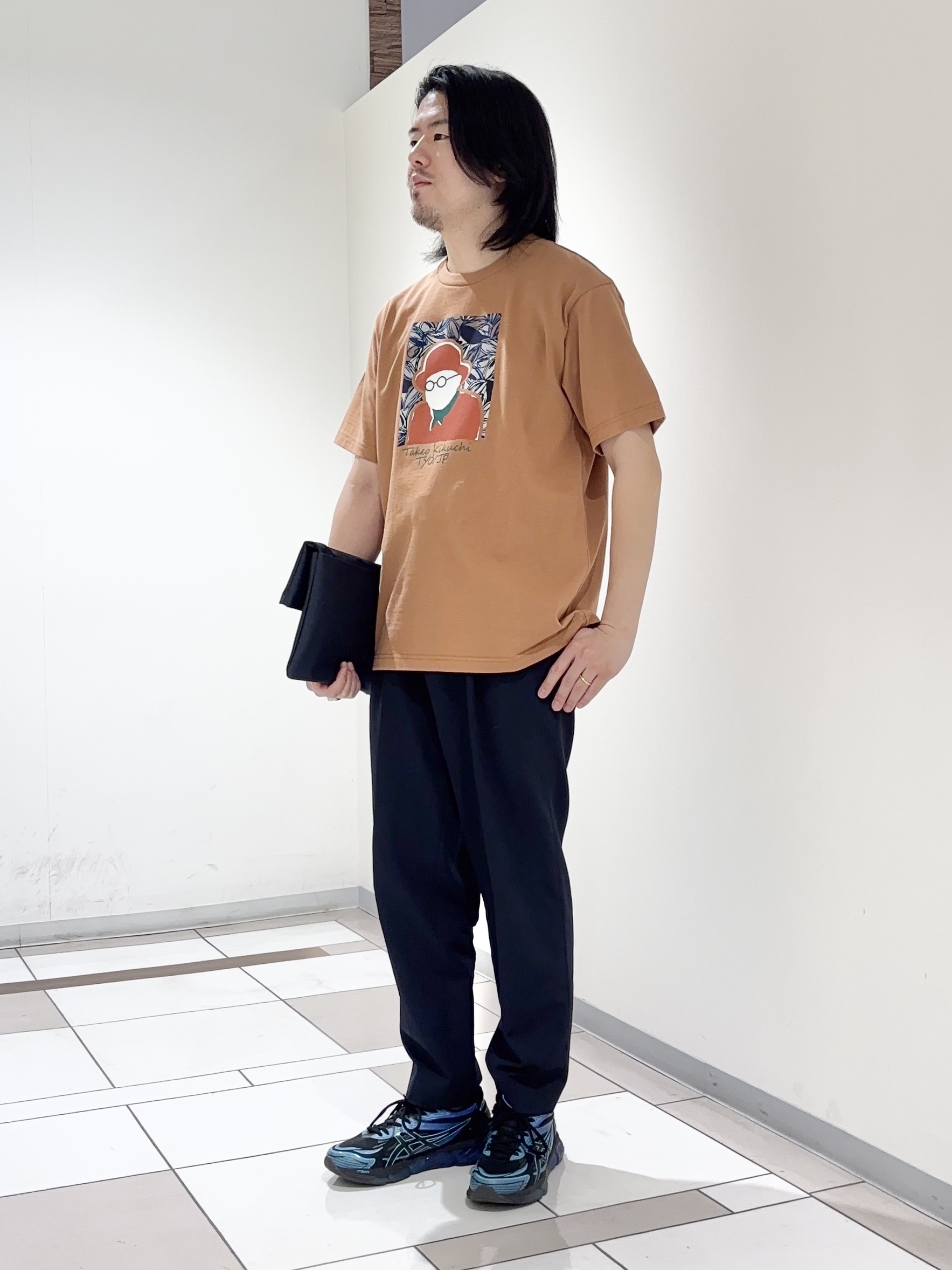 及川さんの「TAKEO KIKUCHI｜ポートレートアートＴシャツ」を使ったコーディネート