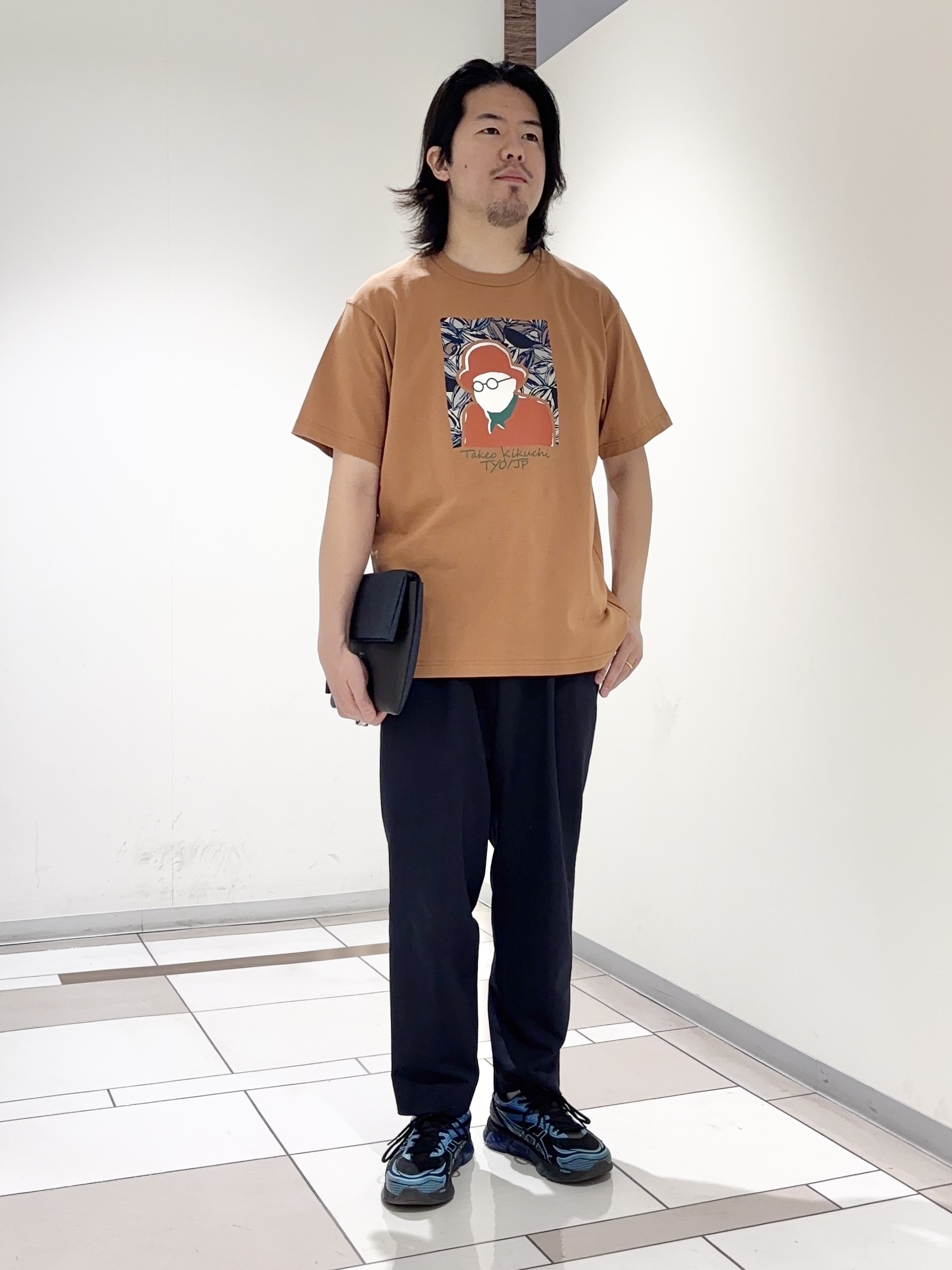 及川さんの「TAKEO KIKUCHI｜ポートレートアートＴシャツ」を使ったコーディネート