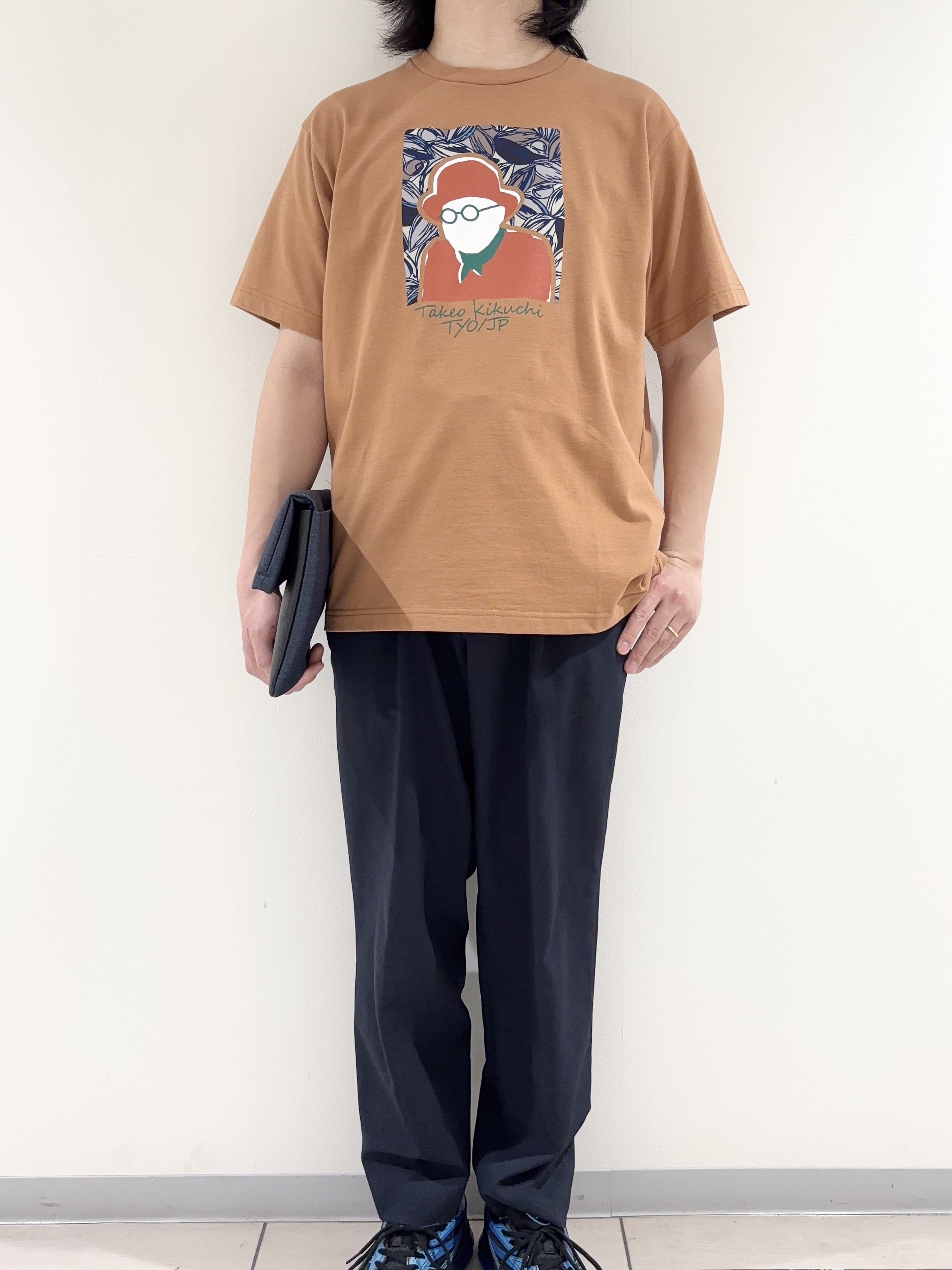 及川さんの「TAKEO KIKUCHI｜ポートレートアートＴシャツ」を使ったコーディネート