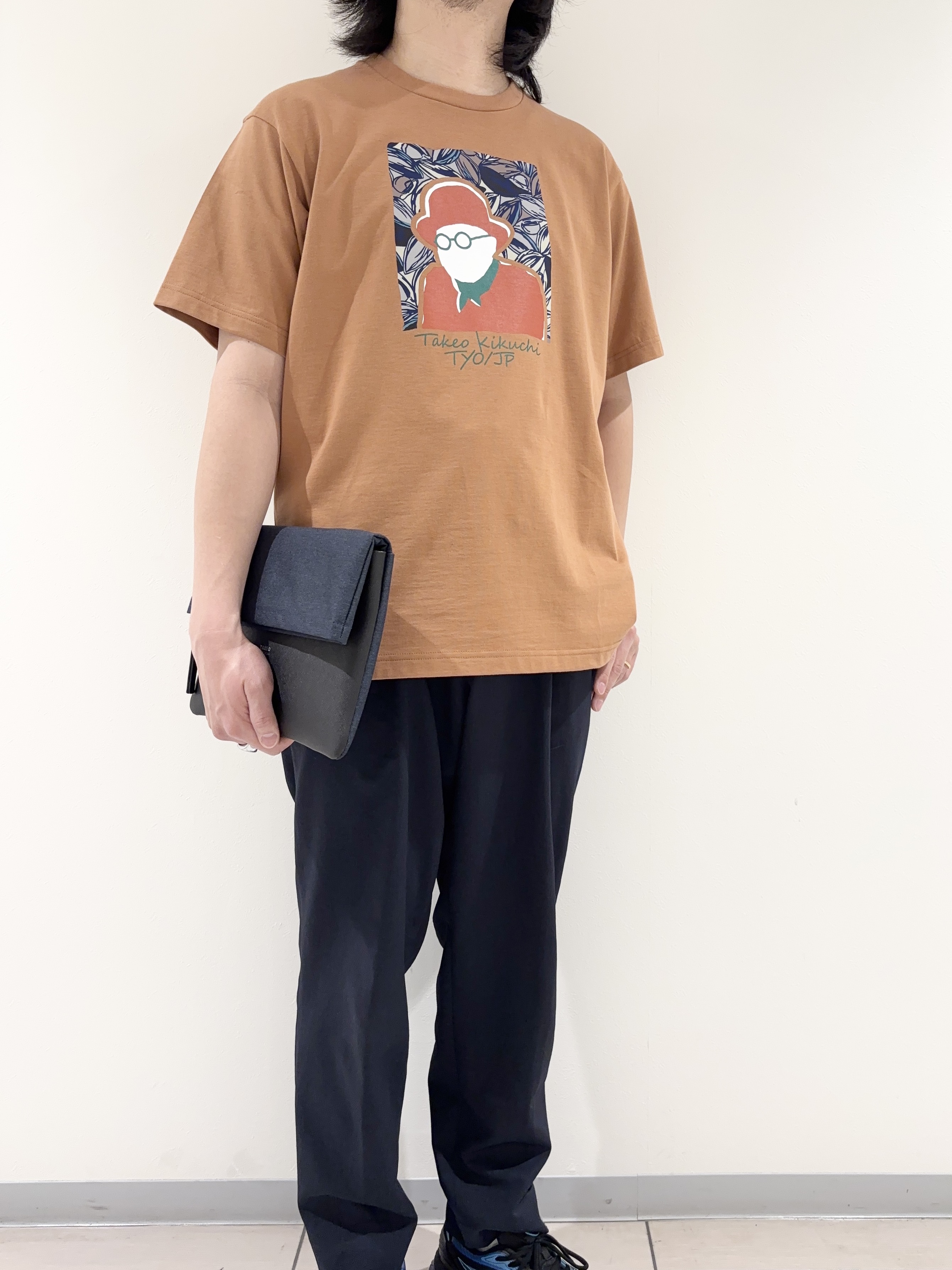 及川さんの「TAKEO KIKUCHI｜ポートレートアートＴシャツ」を使ったコーディネート