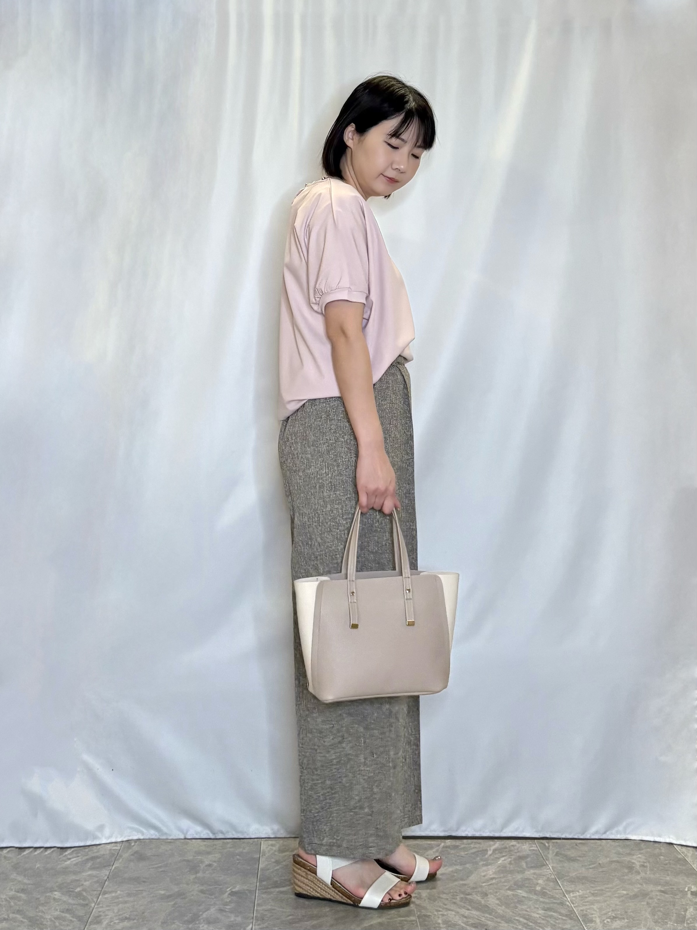 ネリさんの「SHOO･LA･RUE｜【ひんやり/洗濯後しわになりにくい】インせず着られる さらっとタッチのドルマンブラウス」を使ったコーディネート