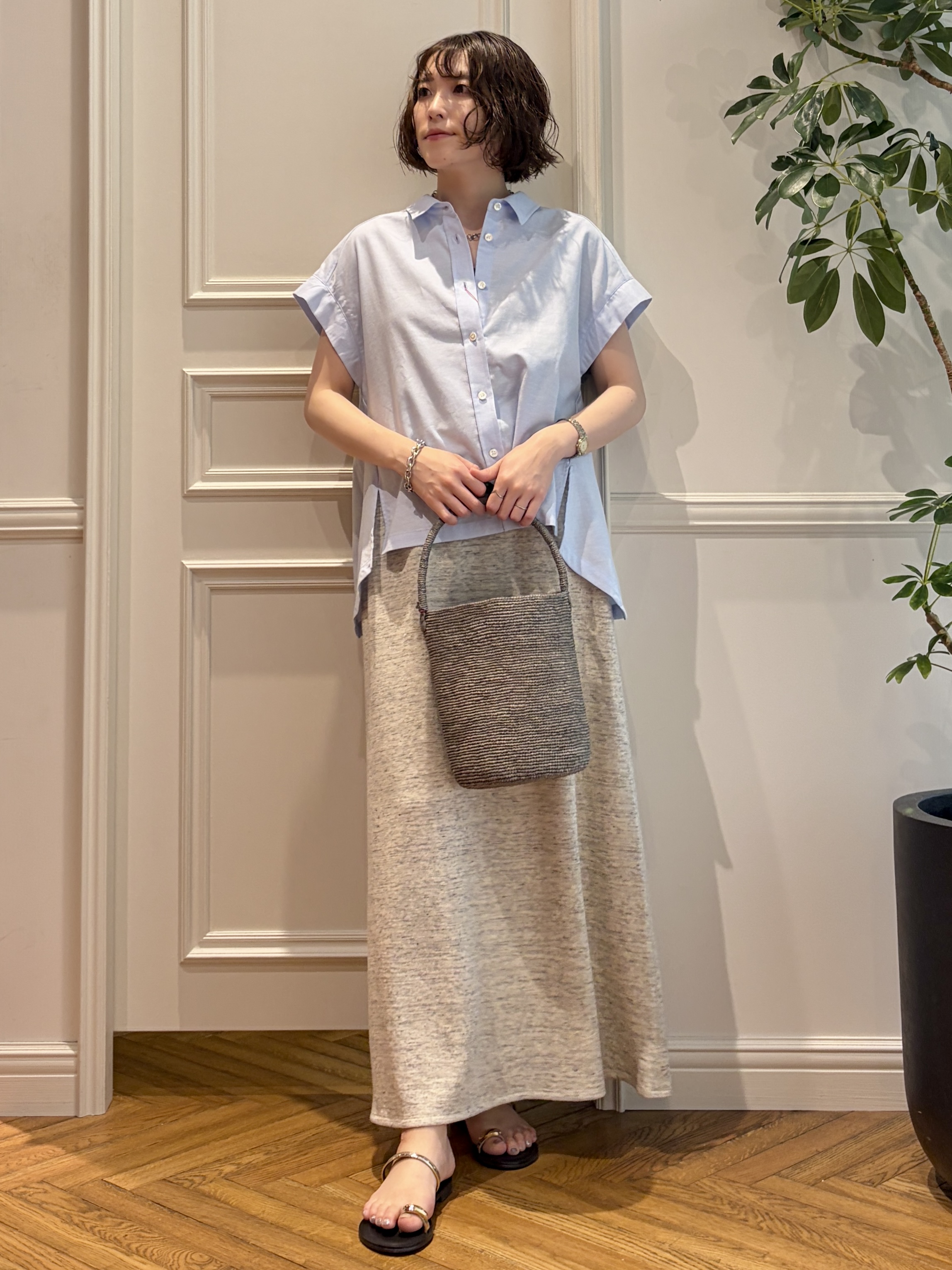 nakaoさんの「DRESSTERIOR｜【毎年人気/ウォッシャブル】バックフレアオックスシャツ」を使ったコーディネート
