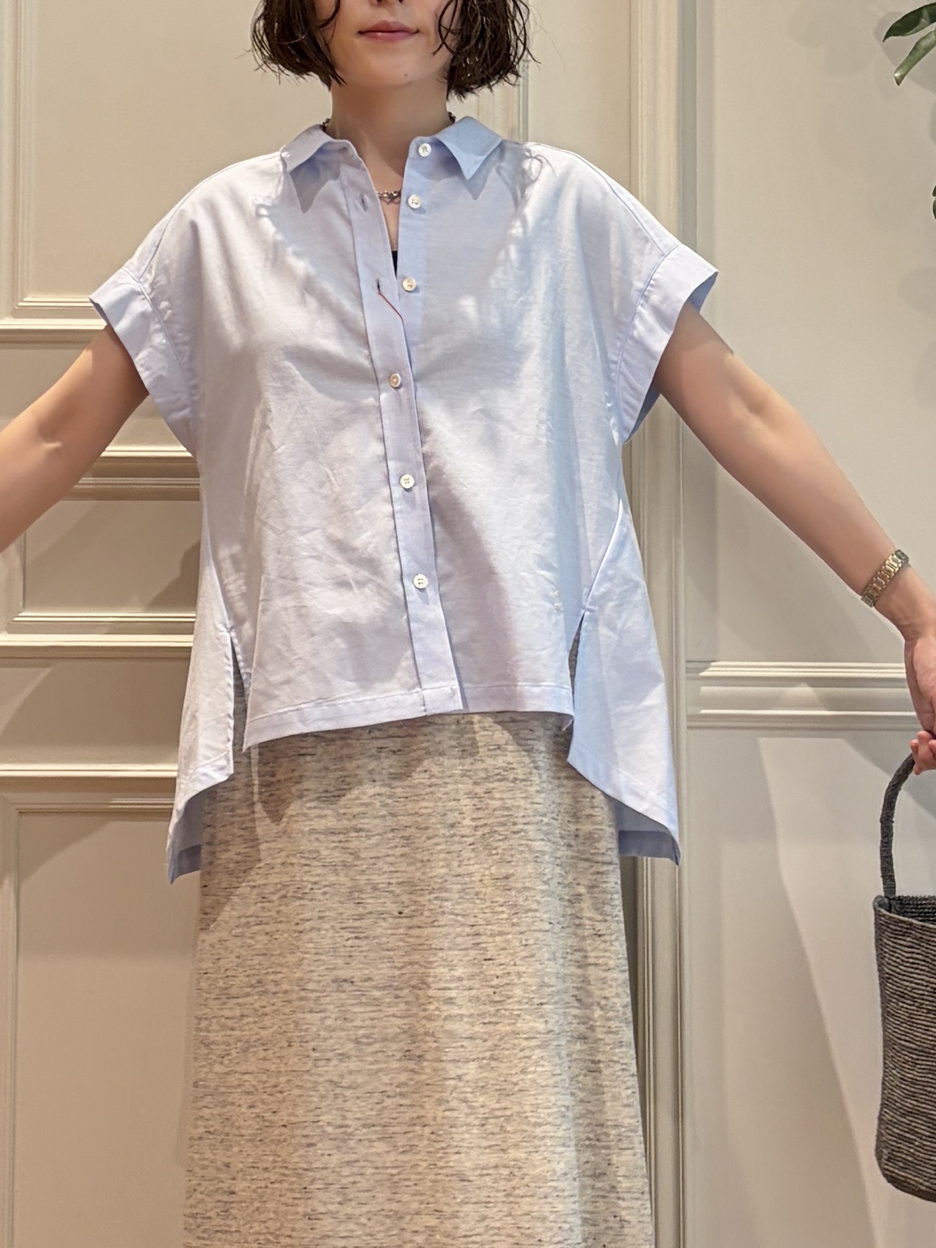 nakaoさんの「DRESSTERIOR｜【毎年人気/ウォッシャブル】バックフレアオックスシャツ」を使ったコーディネート