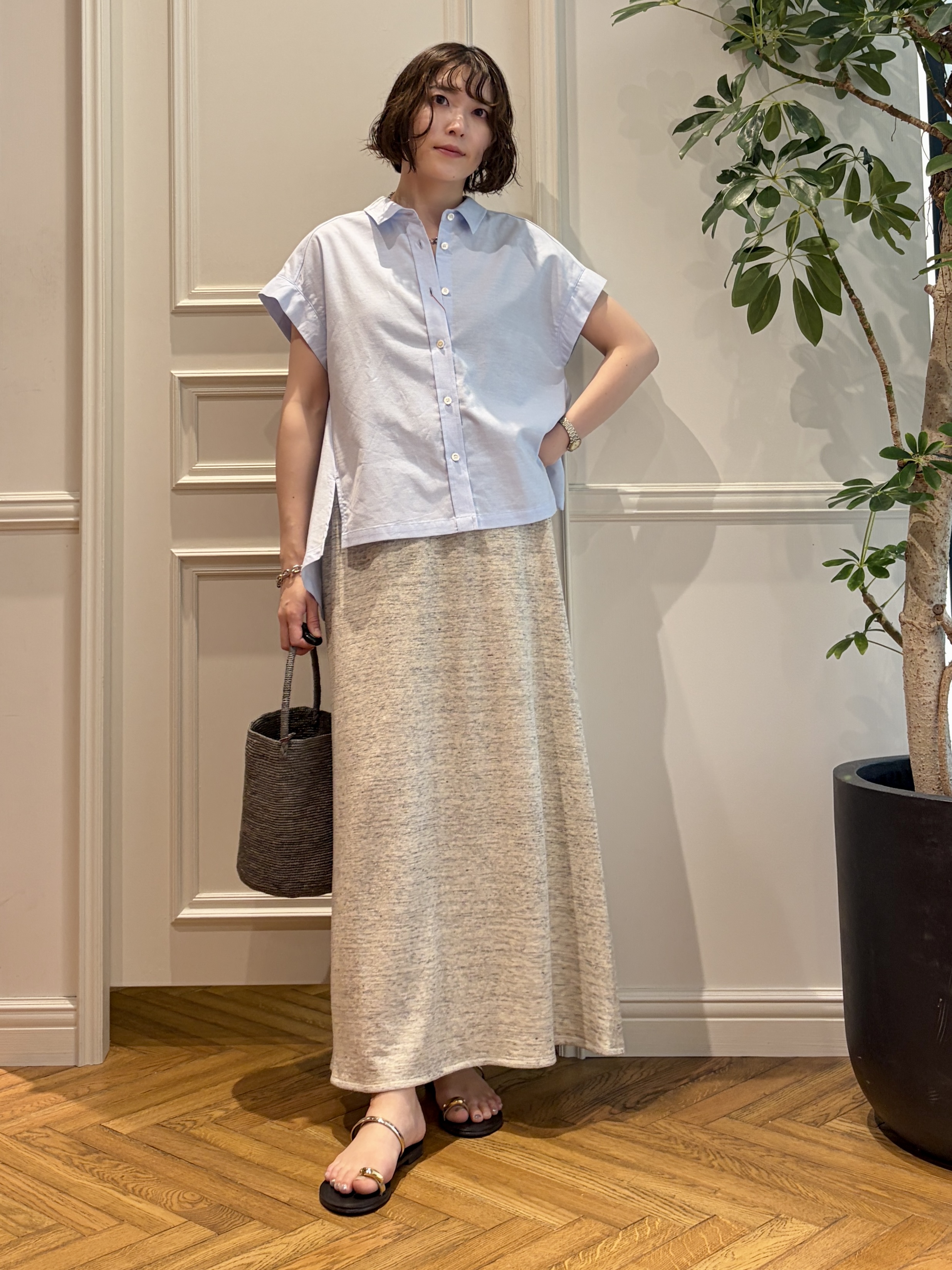 nakaoさんの「DRESSTERIOR｜【毎年人気/ウォッシャブル】バックフレアオックスシャツ」を使ったコーディネート