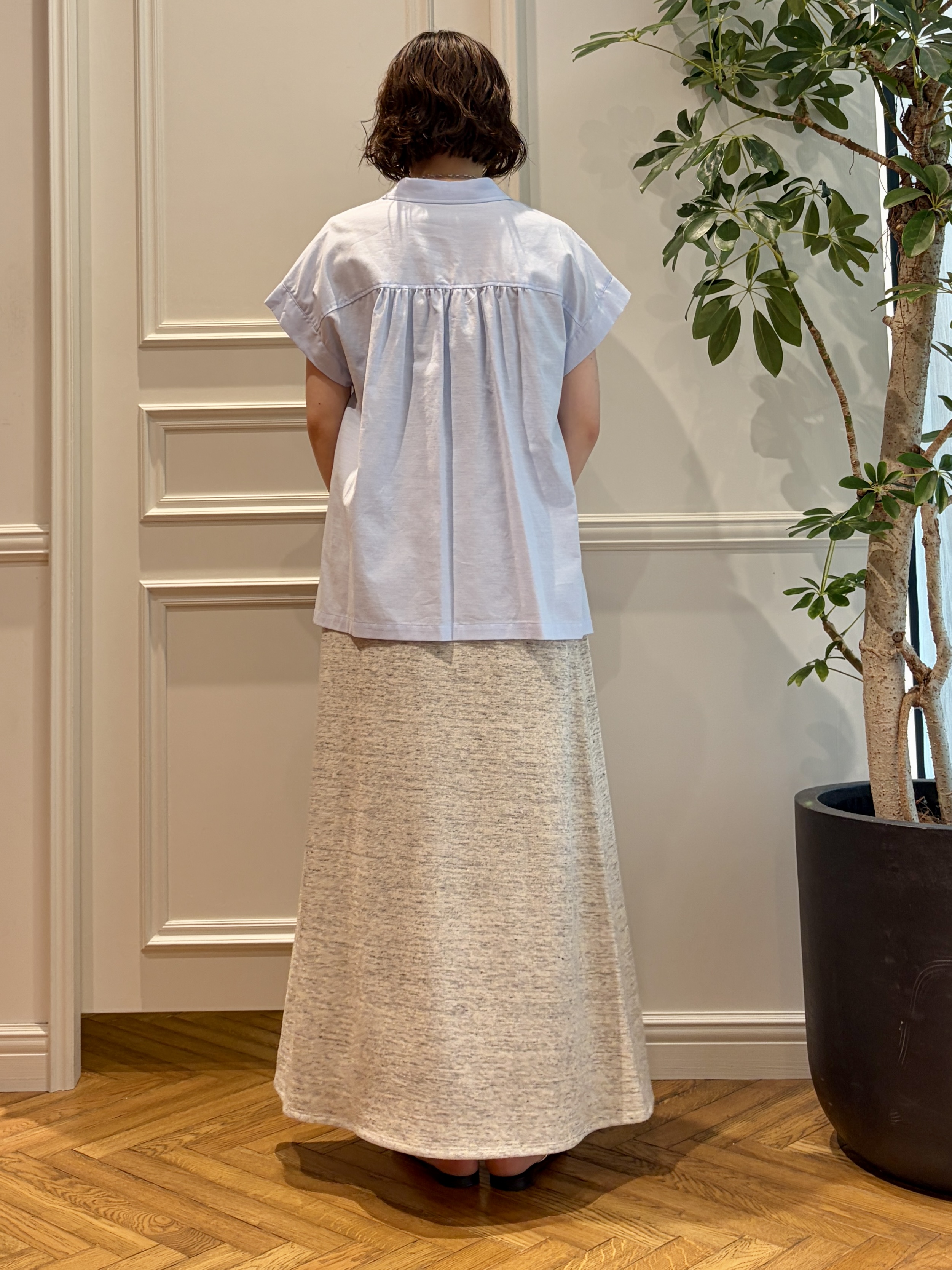 nakaoさんの「DRESSTERIOR｜【毎年人気/ウォッシャブル】バックフレアオックスシャツ」を使ったコーディネート