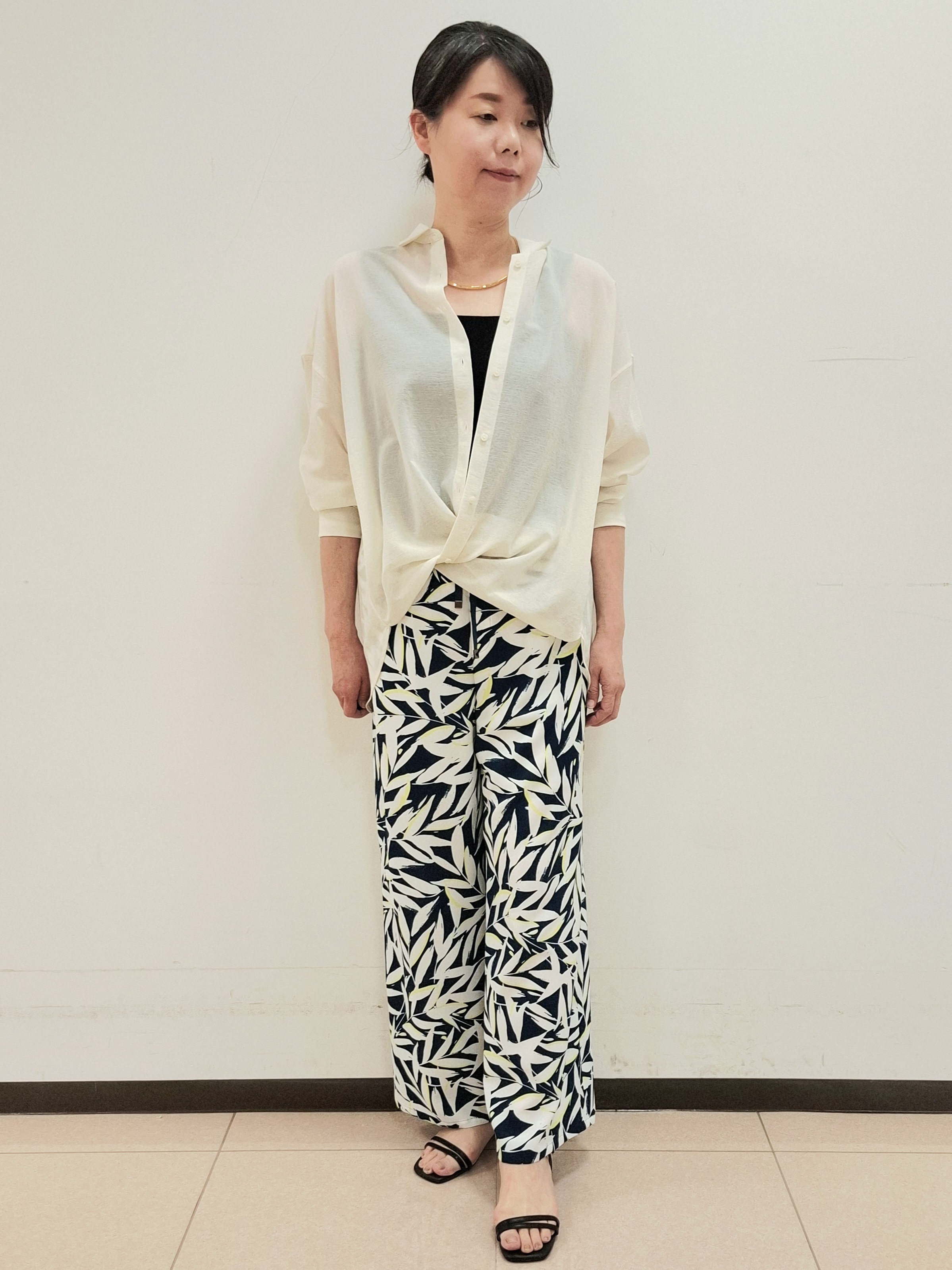 ねぎさんの「UNTITLED｜【2WAY/マシンウォッシャブル】カシュクールデザインシャツ」を使ったコーディネート