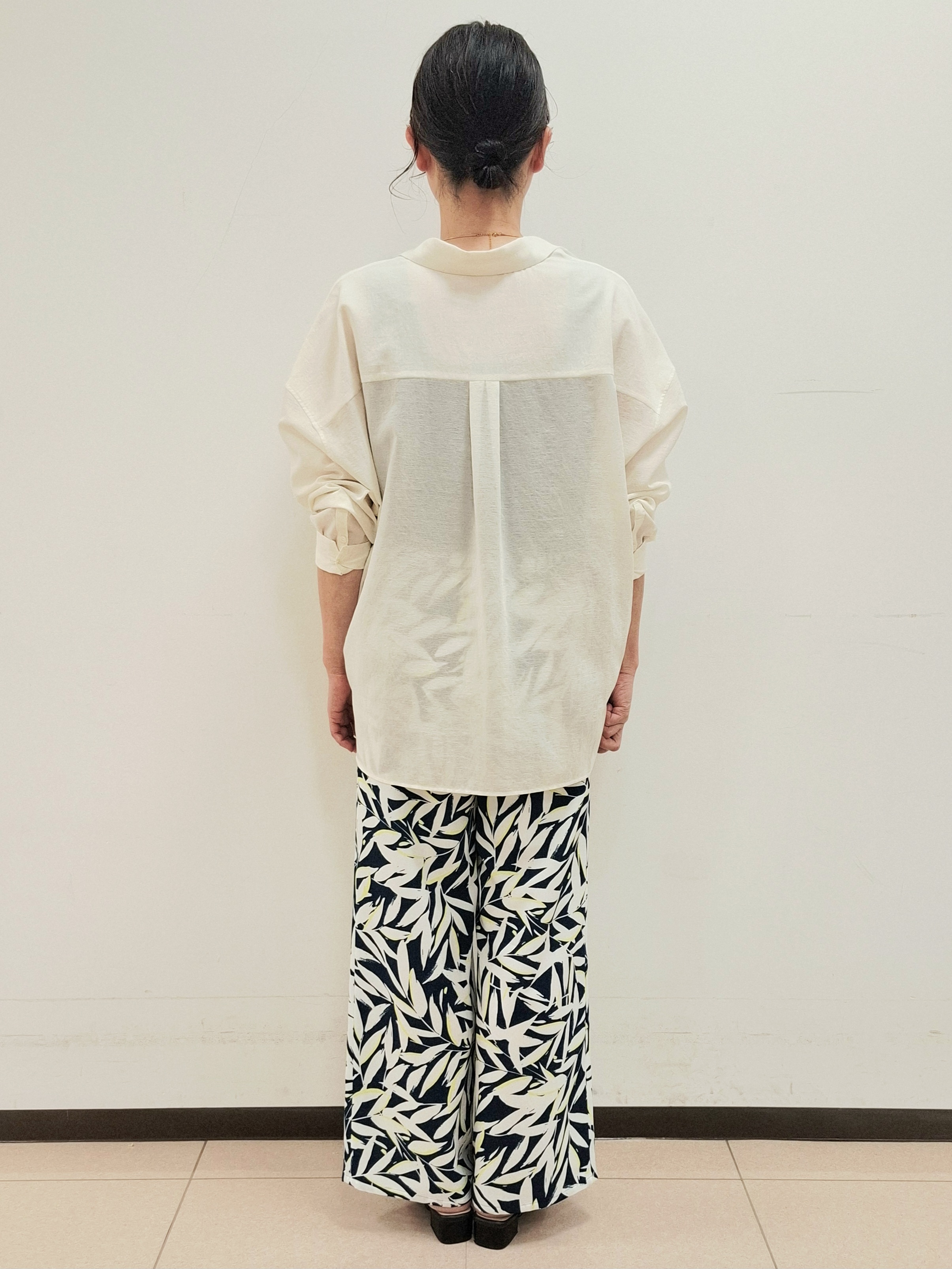 ねぎさんの「UNTITLED｜【2WAY/マシンウォッシャブル】カシュクールデザインシャツ」を使ったコーディネート