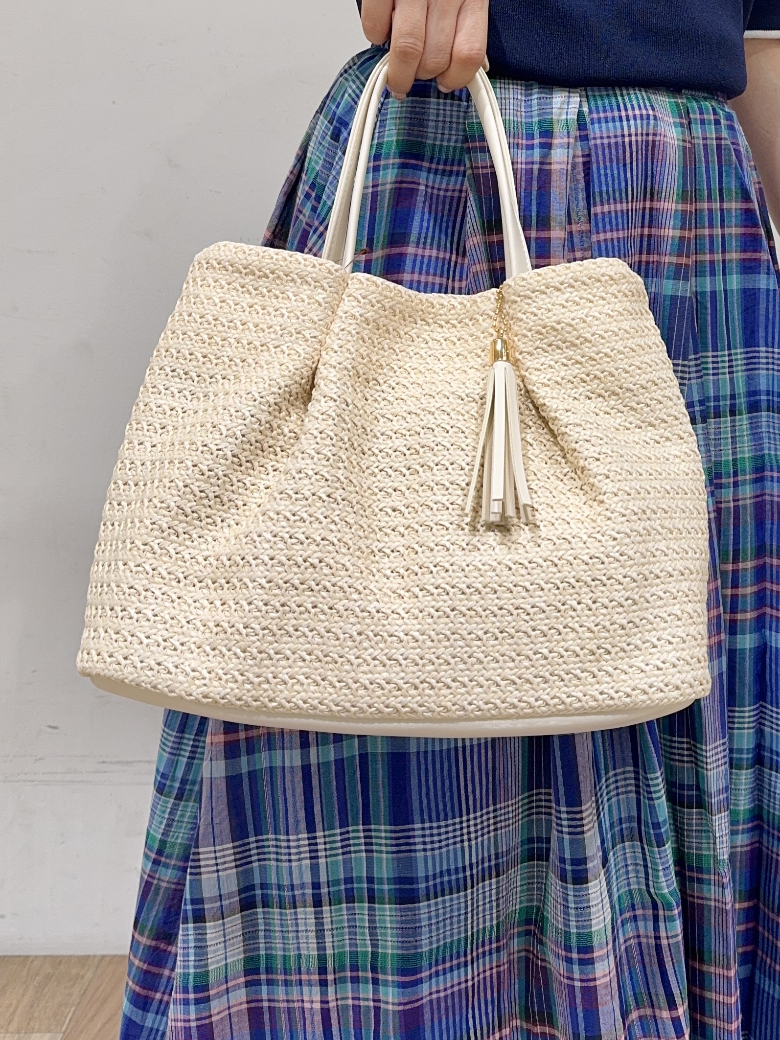 miさんの「grove｜【シリーズ累計36万枚/名品ニット】やわらかドライタッチ 袖メッシュ編みニット」を使ったコーディネート