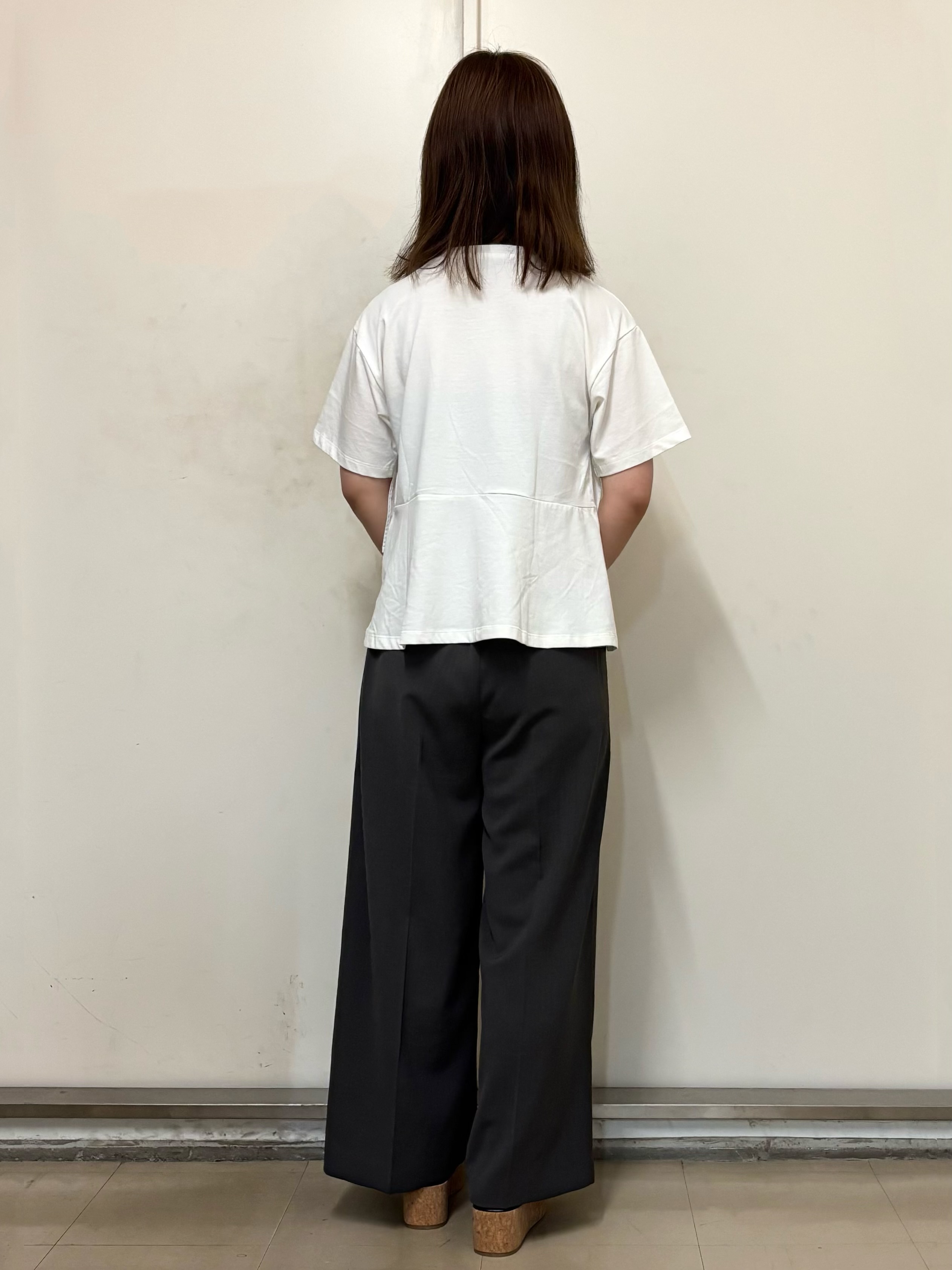 やまさんの「OPAQUE.CLIP｜【接触冷感】アシメフリルドッキングカットソー《洗濯機OK》」を使ったコーディネート