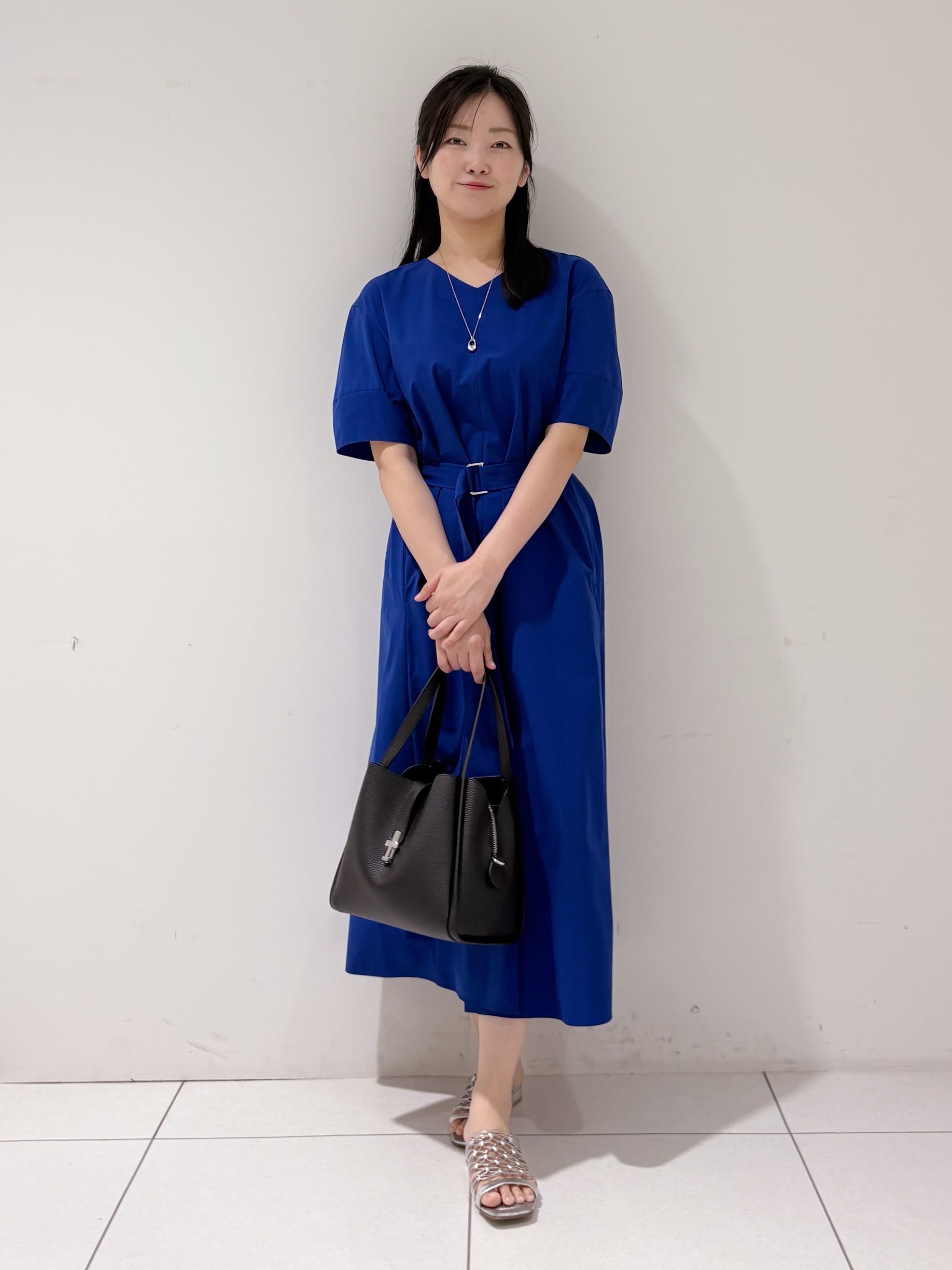 momokoさんの「INDIVI｜【撥水／UVケア／SETUP可能】軽量ベルト付きAラインワンピース」を使ったコーディネート