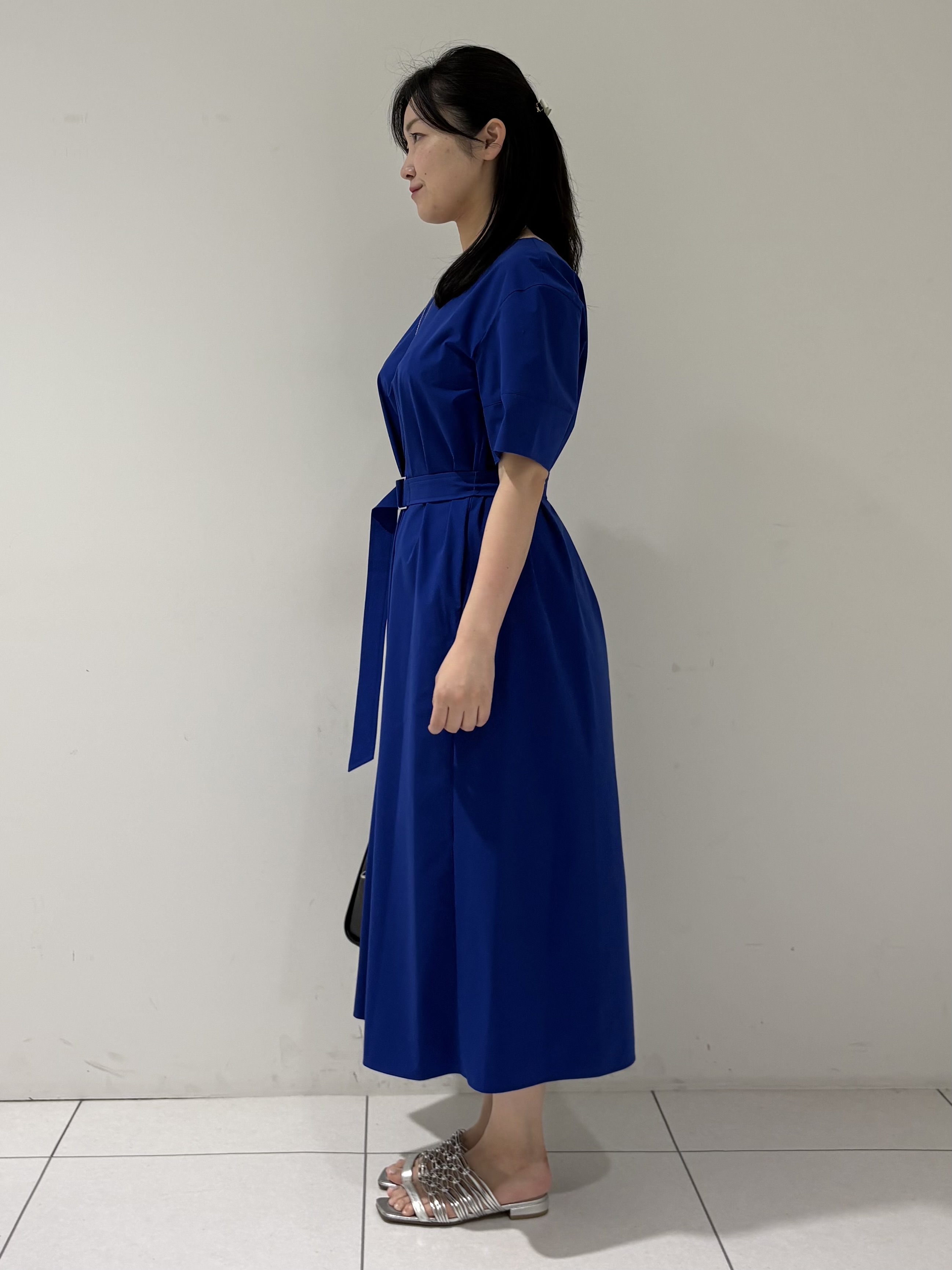 momokoさんの「INDIVI｜【撥水／UVケア／SETUP可能】軽量ベルト付きAラインワンピース」を使ったコーディネート