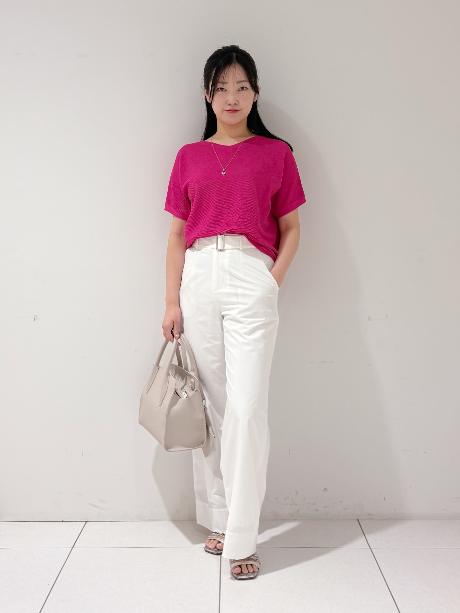 momokoさんの「INDIVI｜【洗える】ガーター編みVネックニットT」を使ったコーディネート