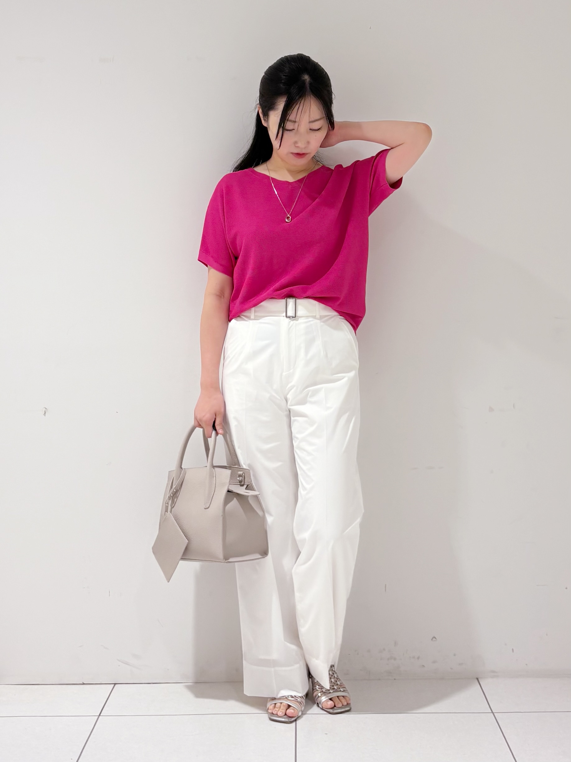 momokoさんの「INDIVI｜【洗える】ガーター編みVネックニットT」を使ったコーディネート